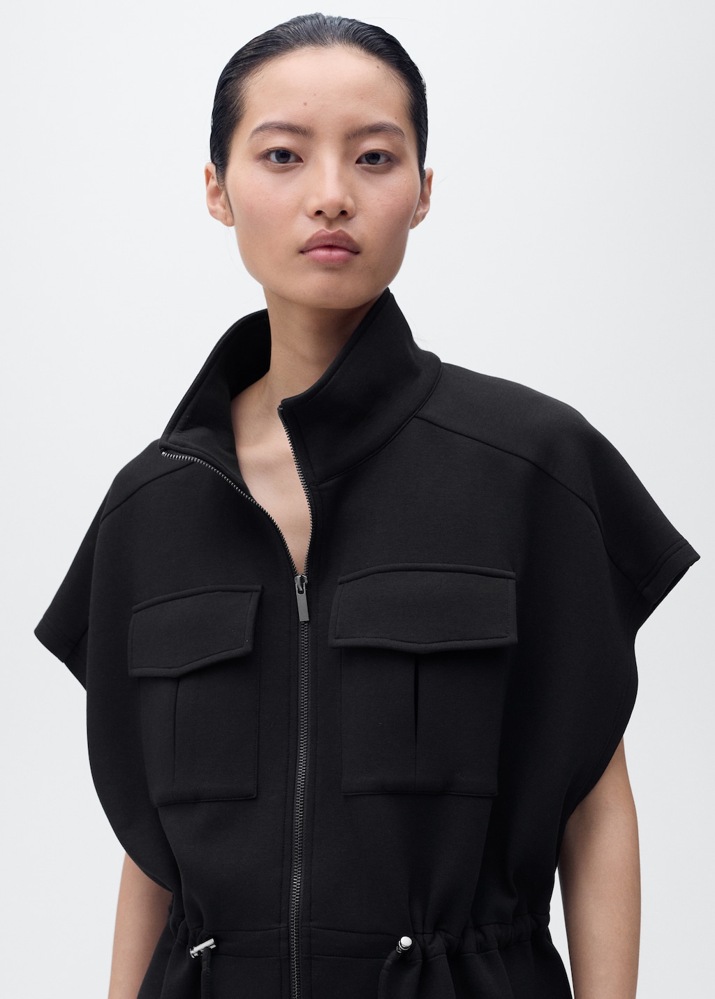 Short-sleeved jacket with adjustable waistband