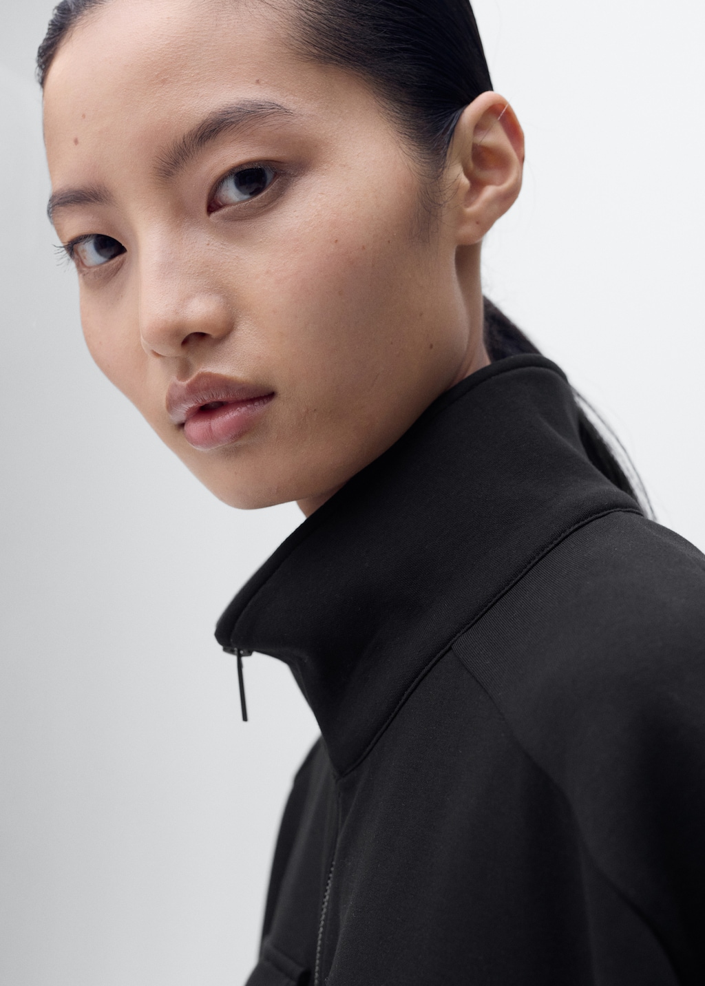 Short-sleeved jacket with adjustable waistband