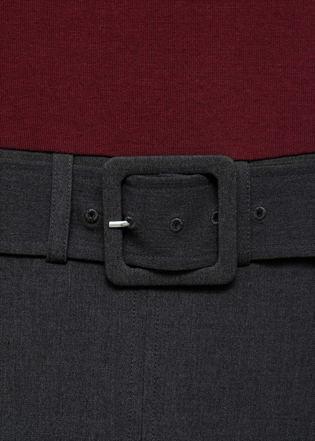 Contrasting belt dress