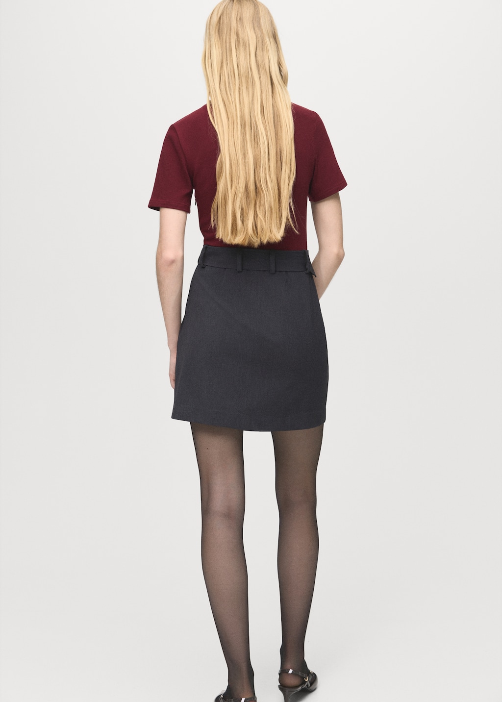 Contrasting belt dress