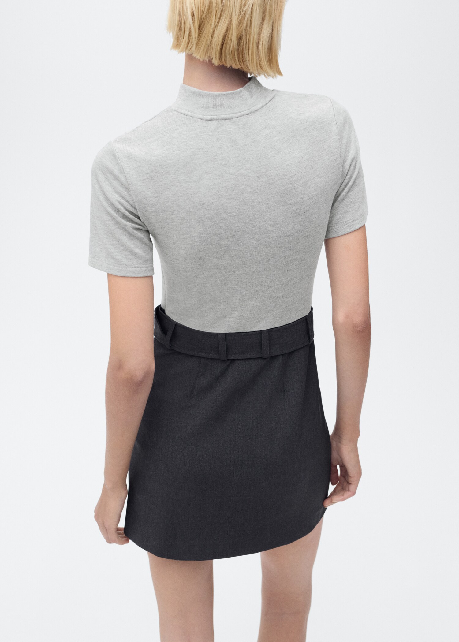 Short dress with belt - Reverse of the article