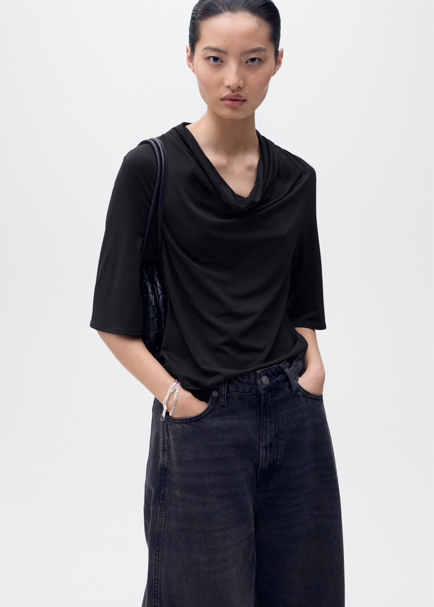 Top cuello drapeado - Plano medio