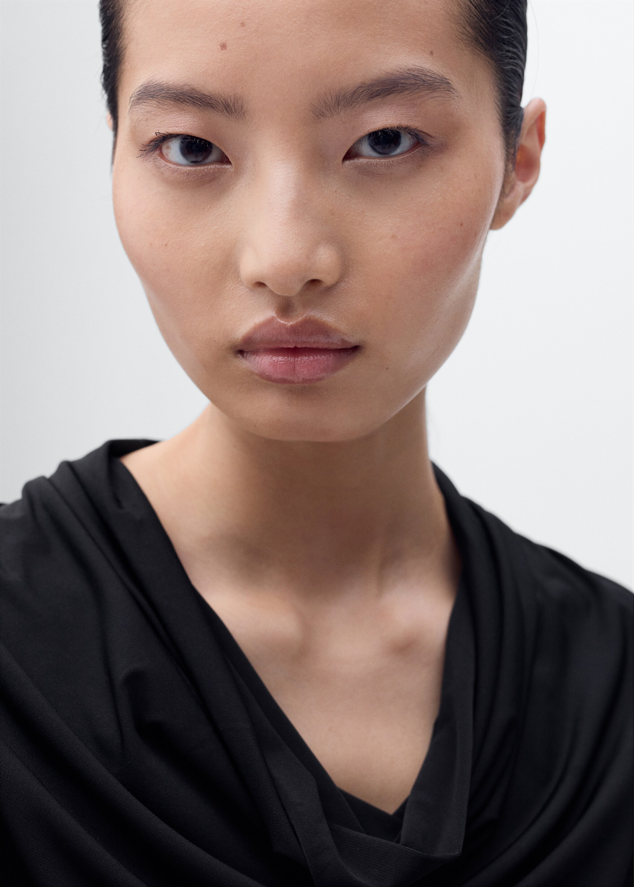 Draped neck top - Details of the article 1, Black. Ref: 17064075-00.