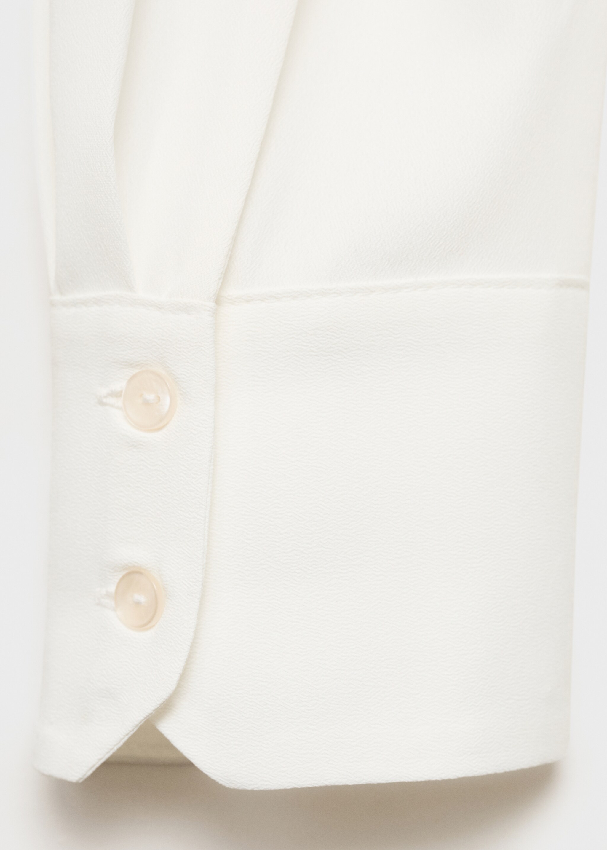 Long-sleeved flowing shirt - Details of the article 0