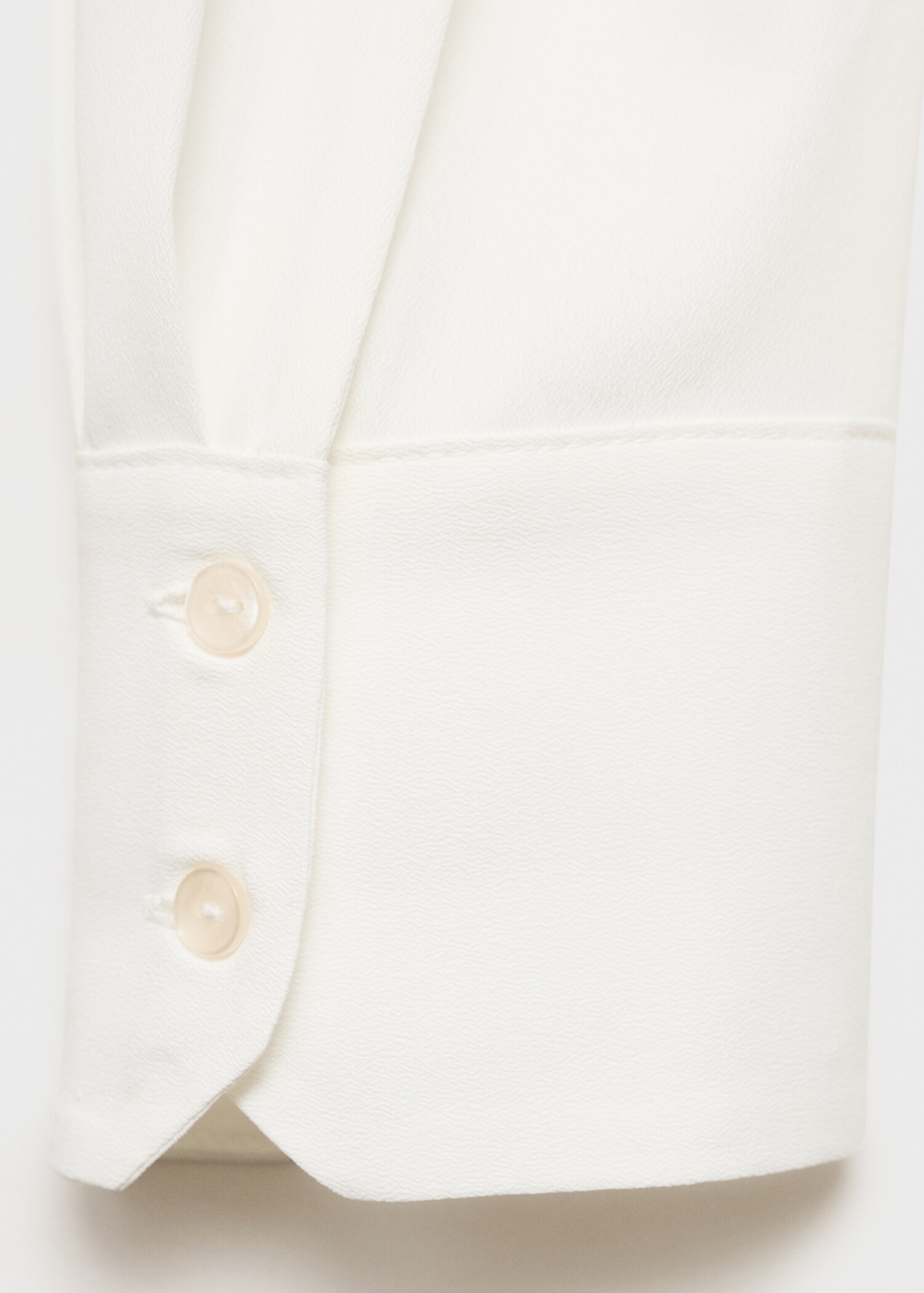 Long-sleeved flowing shirt - Details of the article 0