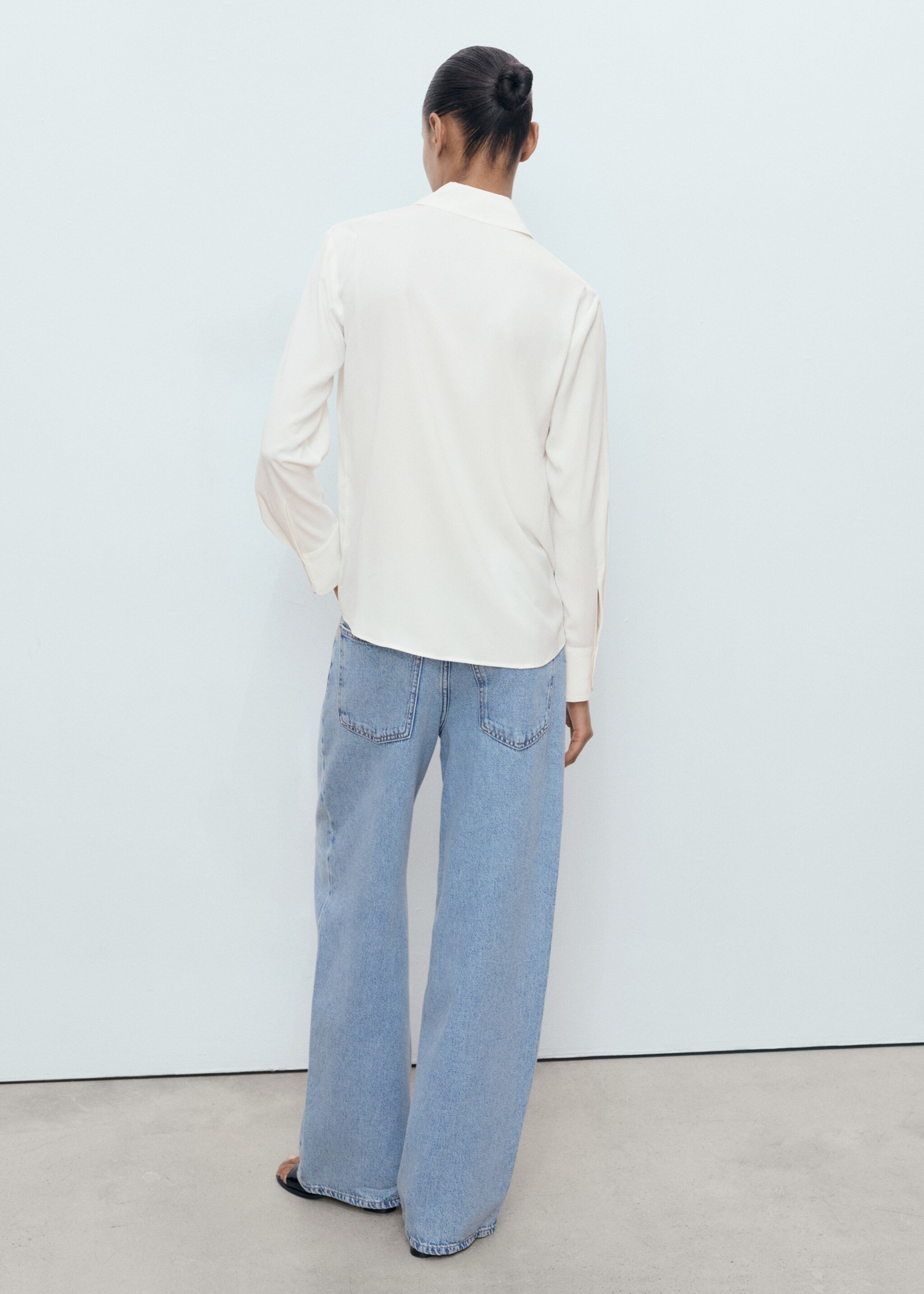 Long-sleeved flowing shirt - Reverse of the article