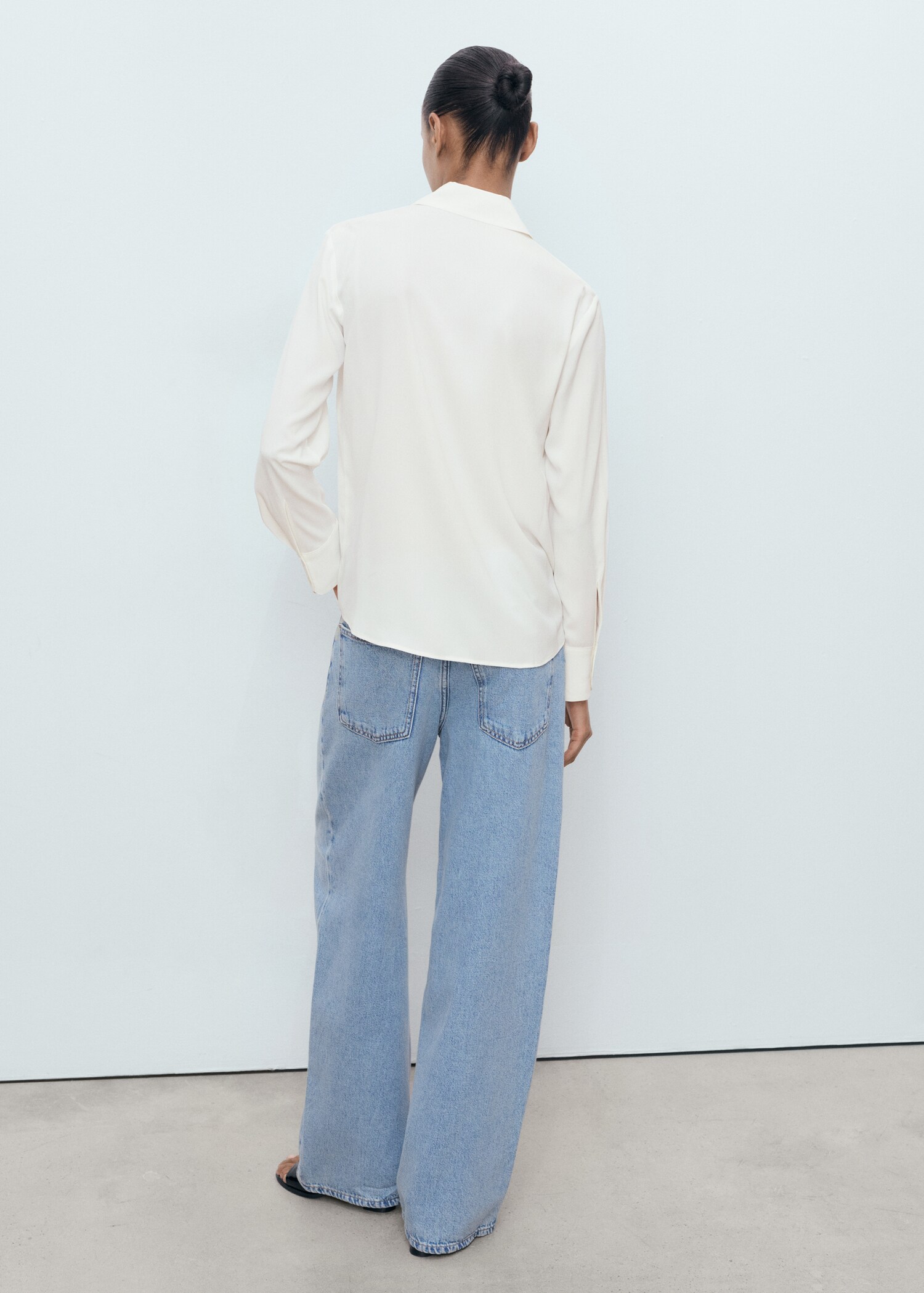 Long-sleeved flowing shirt - Reverse of the article