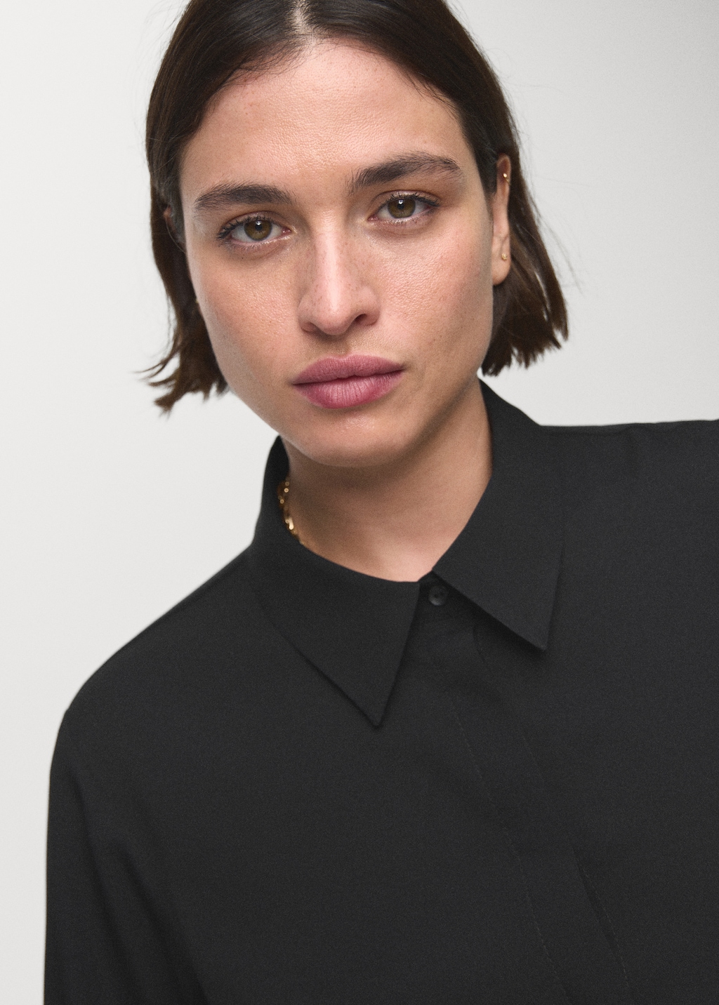 Fluid long-sleeved blouse