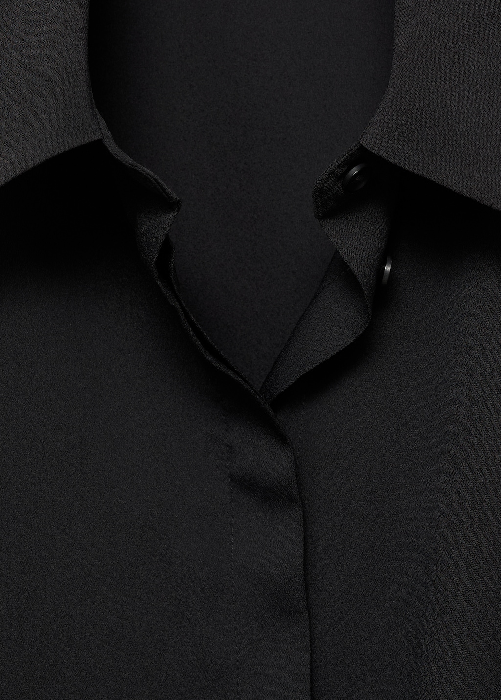 Fluid long-sleeved blouse