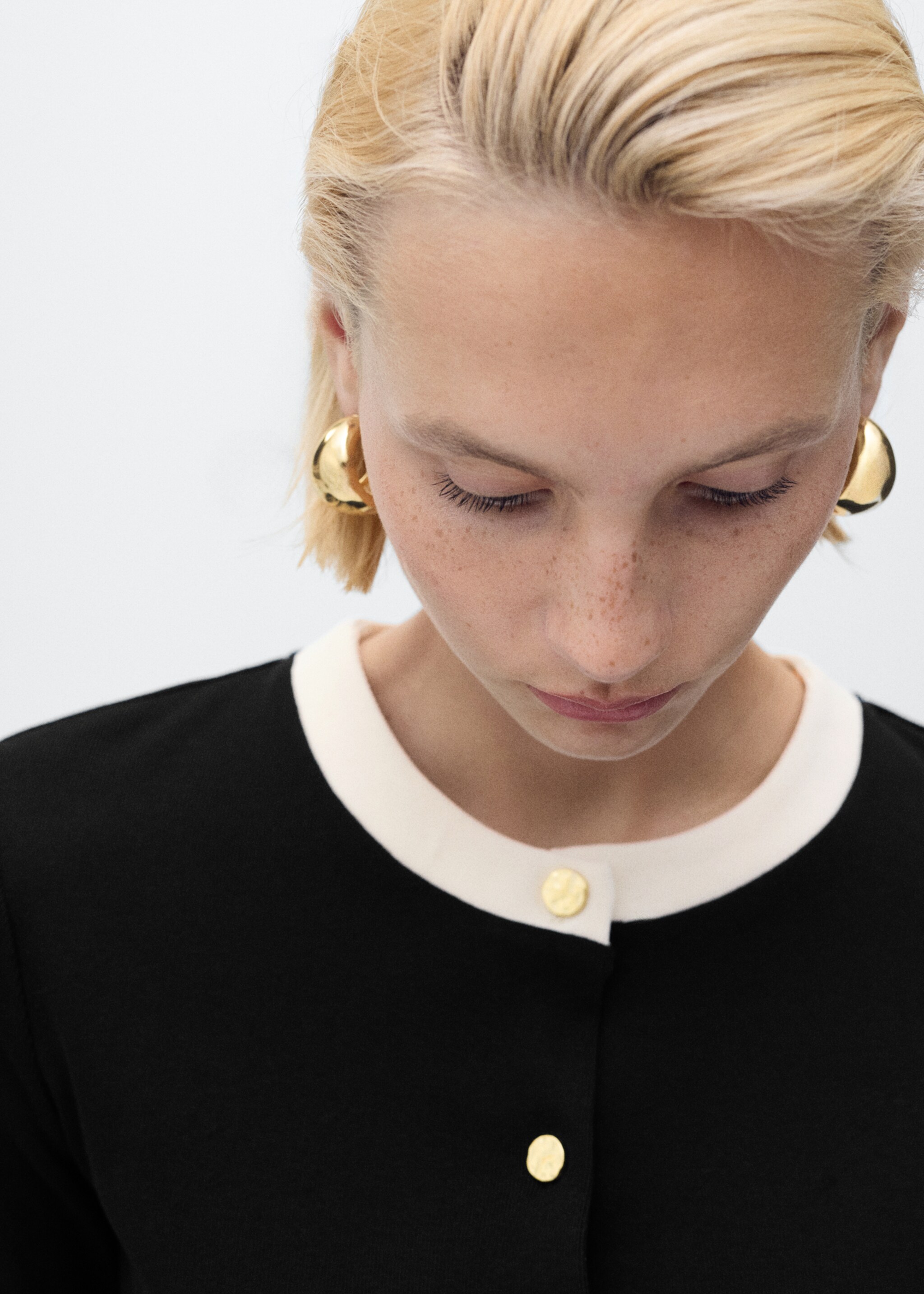 Contrasting cotton cardigan - Details of the article 1, Black. Ref: 17064082-00.