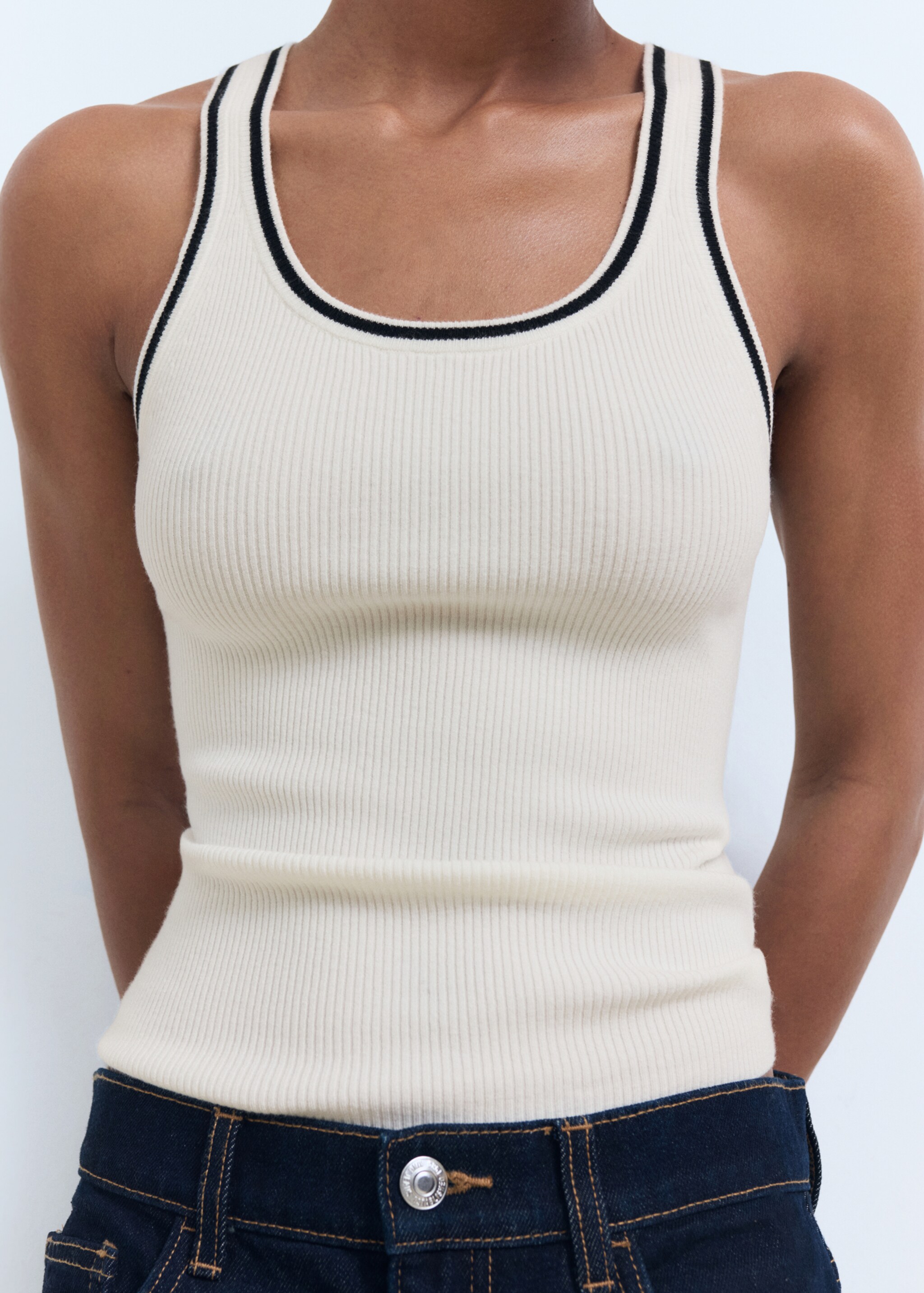 Knitted top with contrast details - Medium plane
