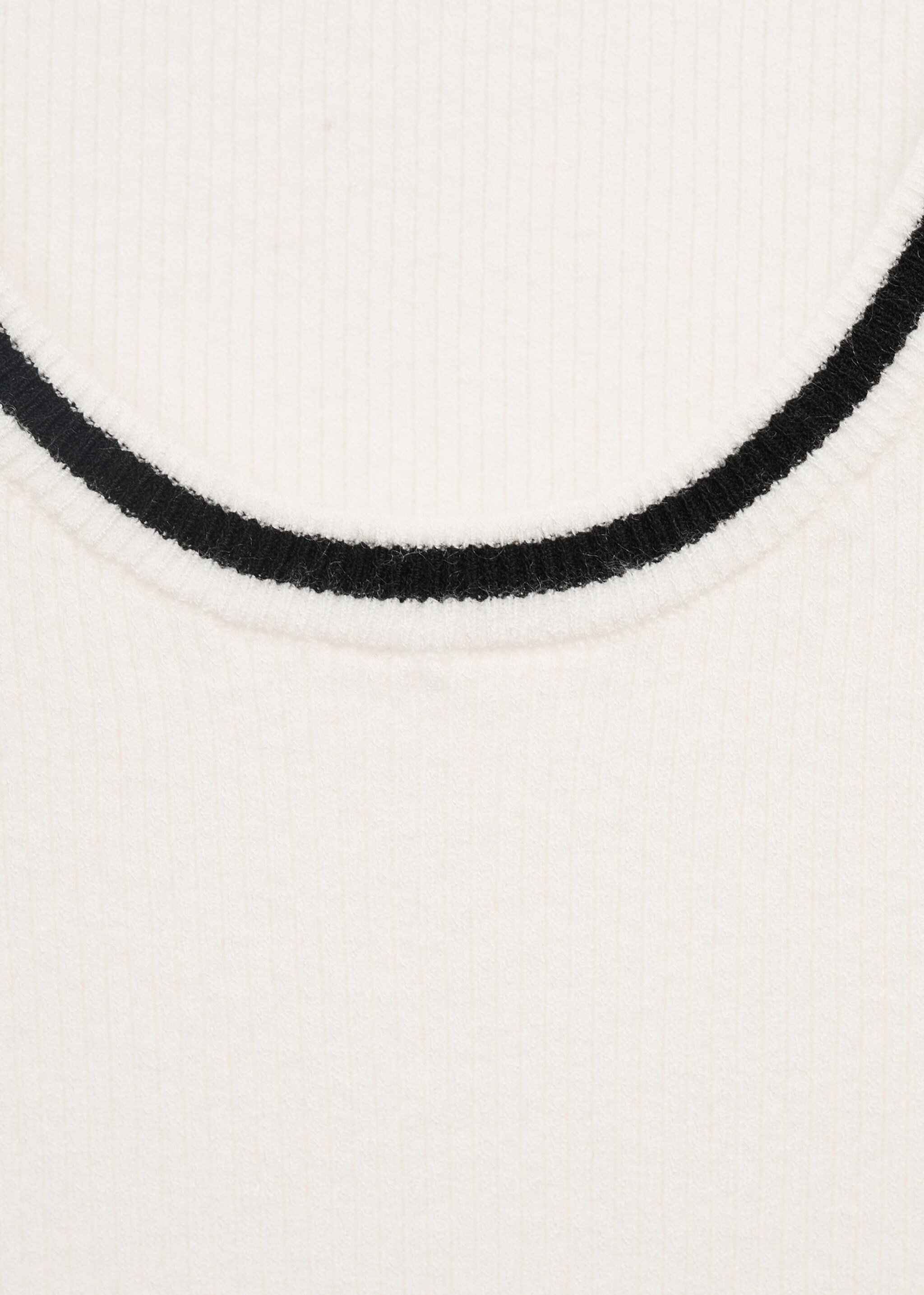 Knitted top with contrast details - Details of the article 0