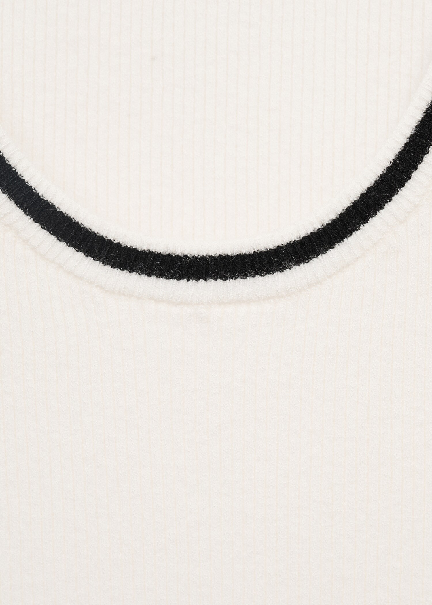 Knitted top with contrast details - Details of the article 0