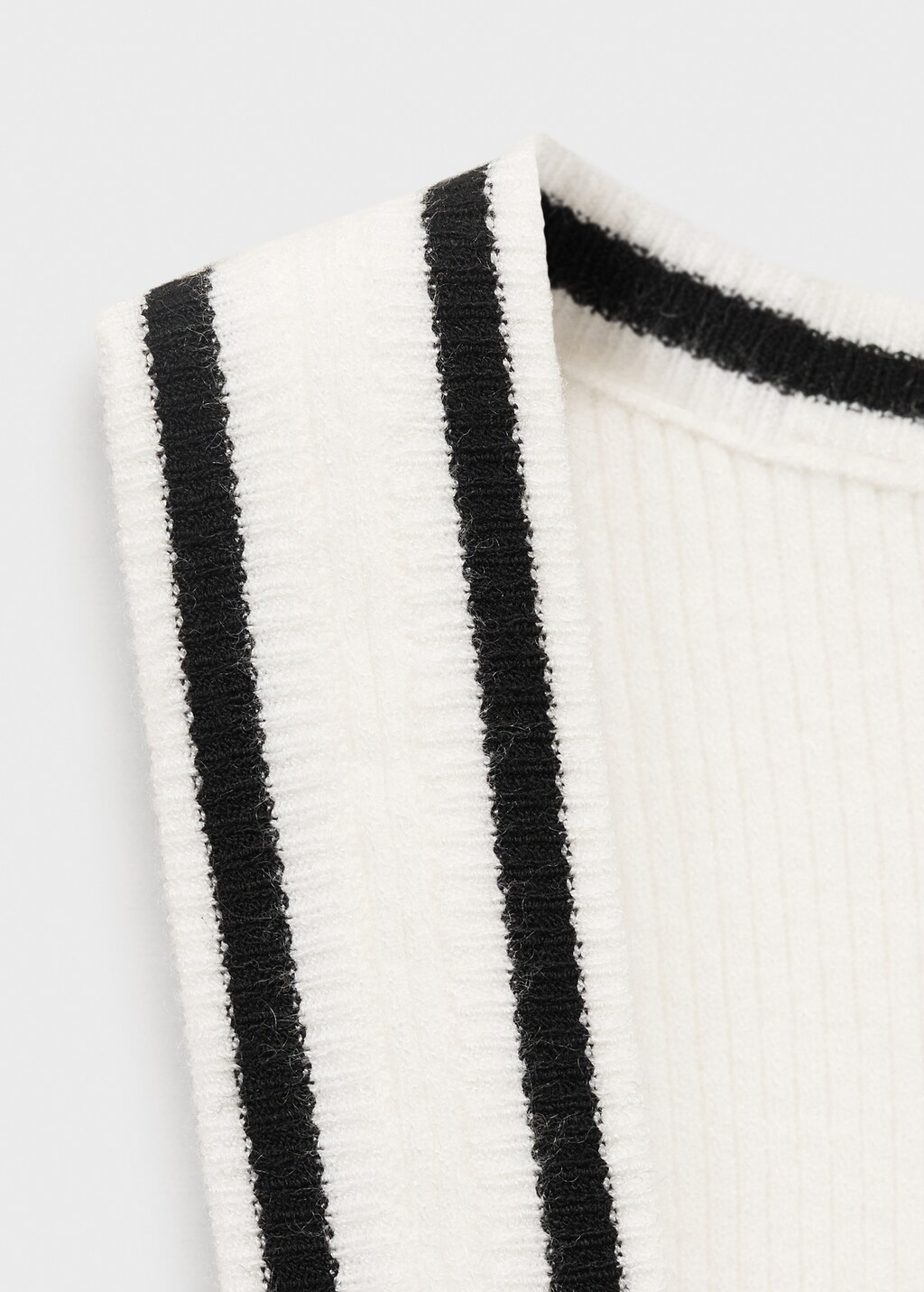 Mango Knitted top with contrast details