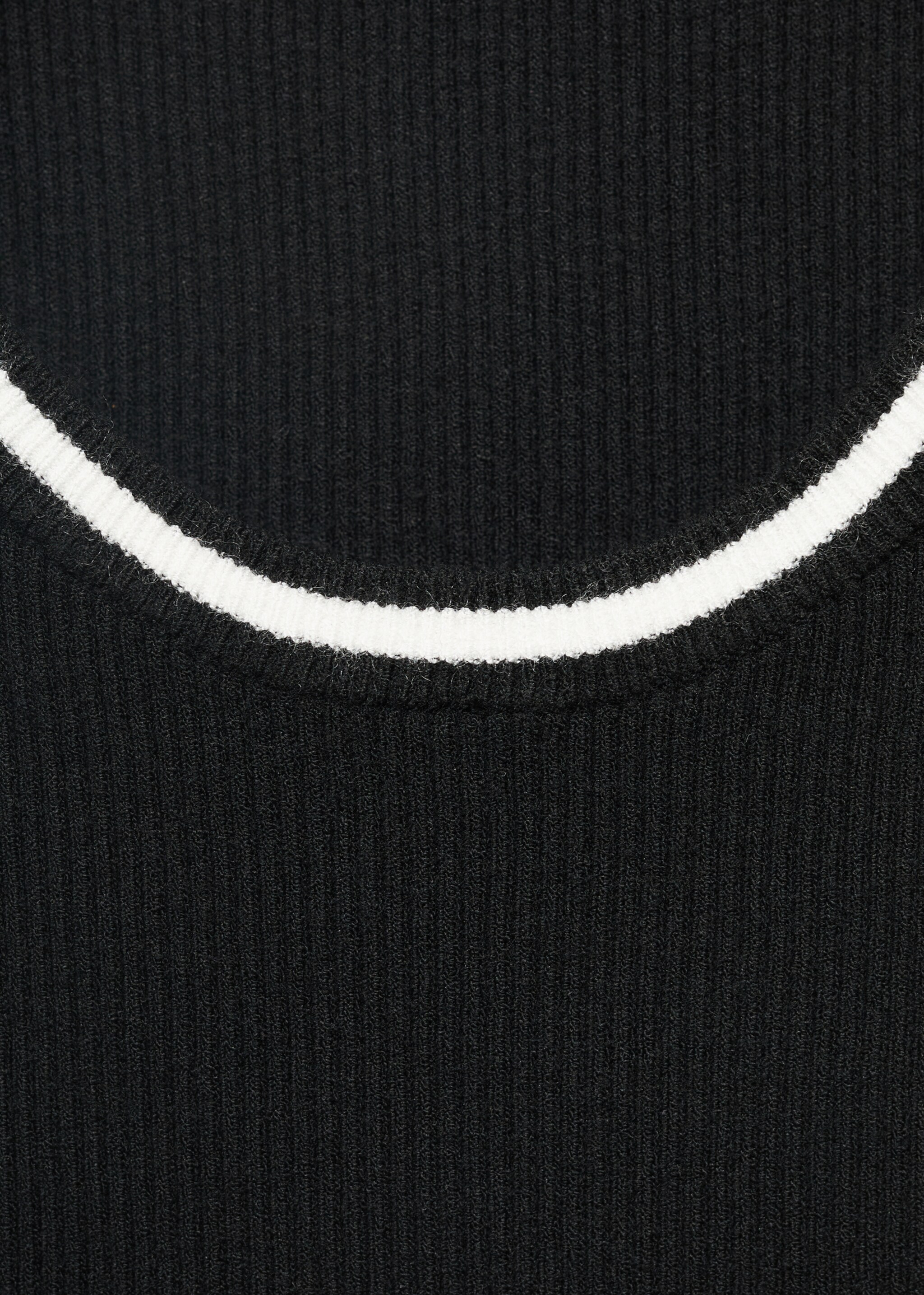 Knitted top with contrast details - Details of the article 0