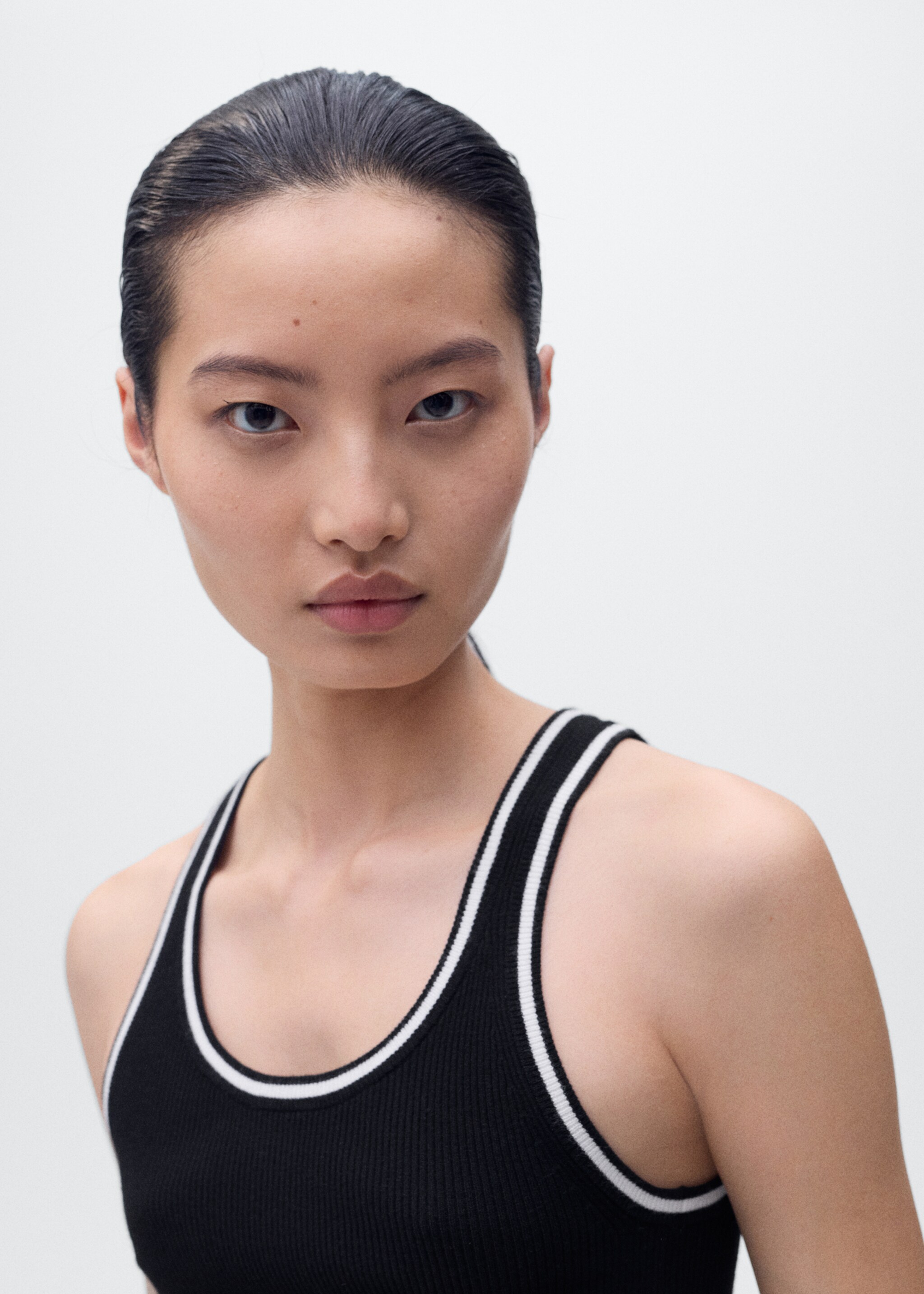 Knitted top with contrast details - Details of the article 1