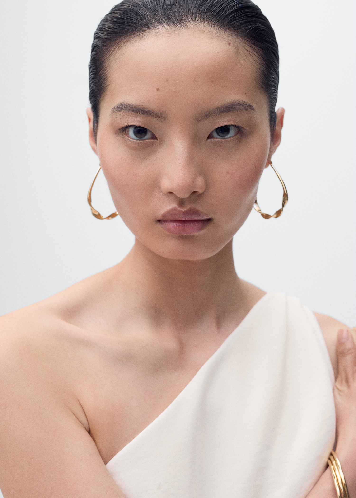 Long jumpsuit with asymmetrical neck - Details of the article 1