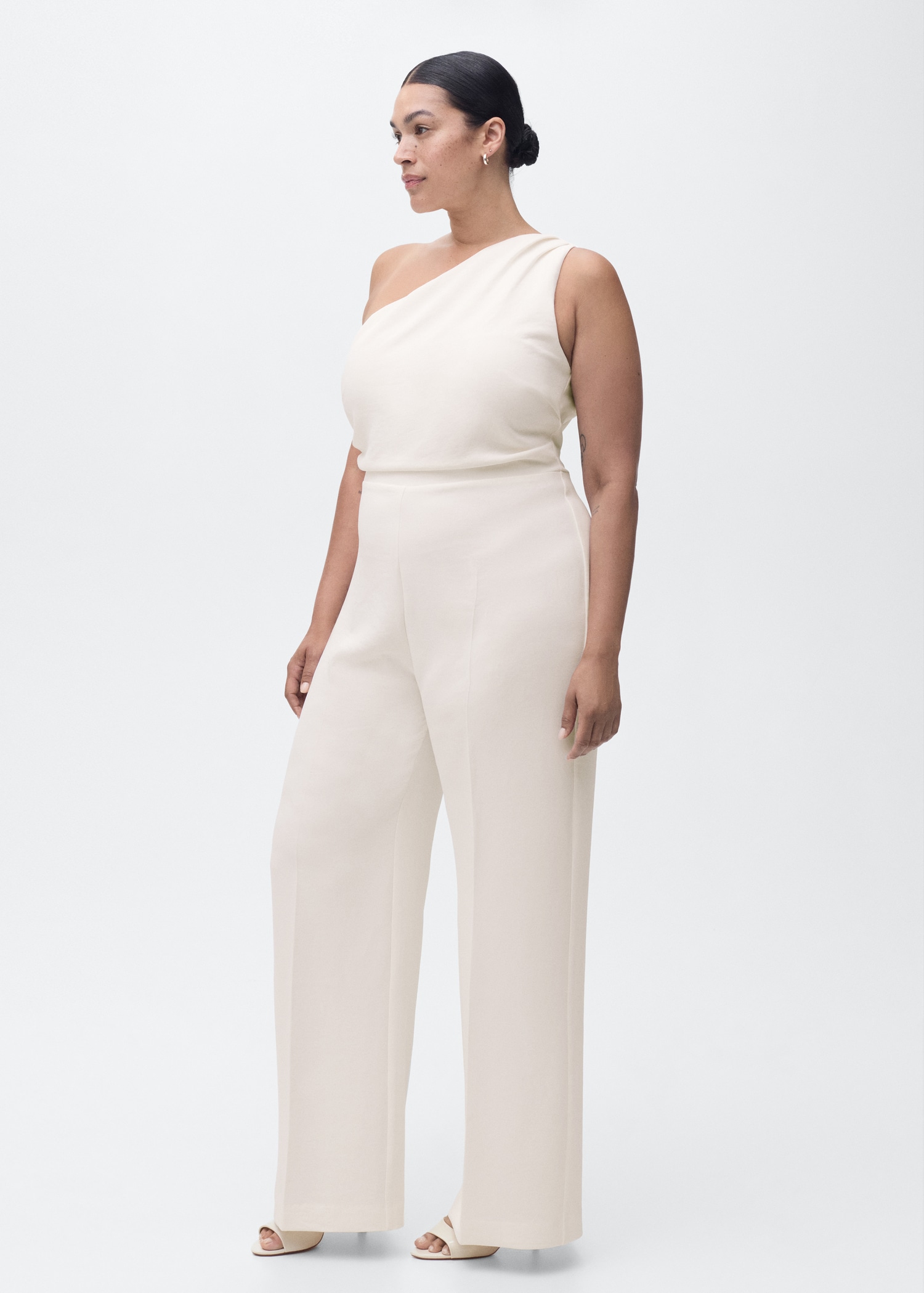 Long jumpsuit with asymmetrical neck - Details of the article 3
