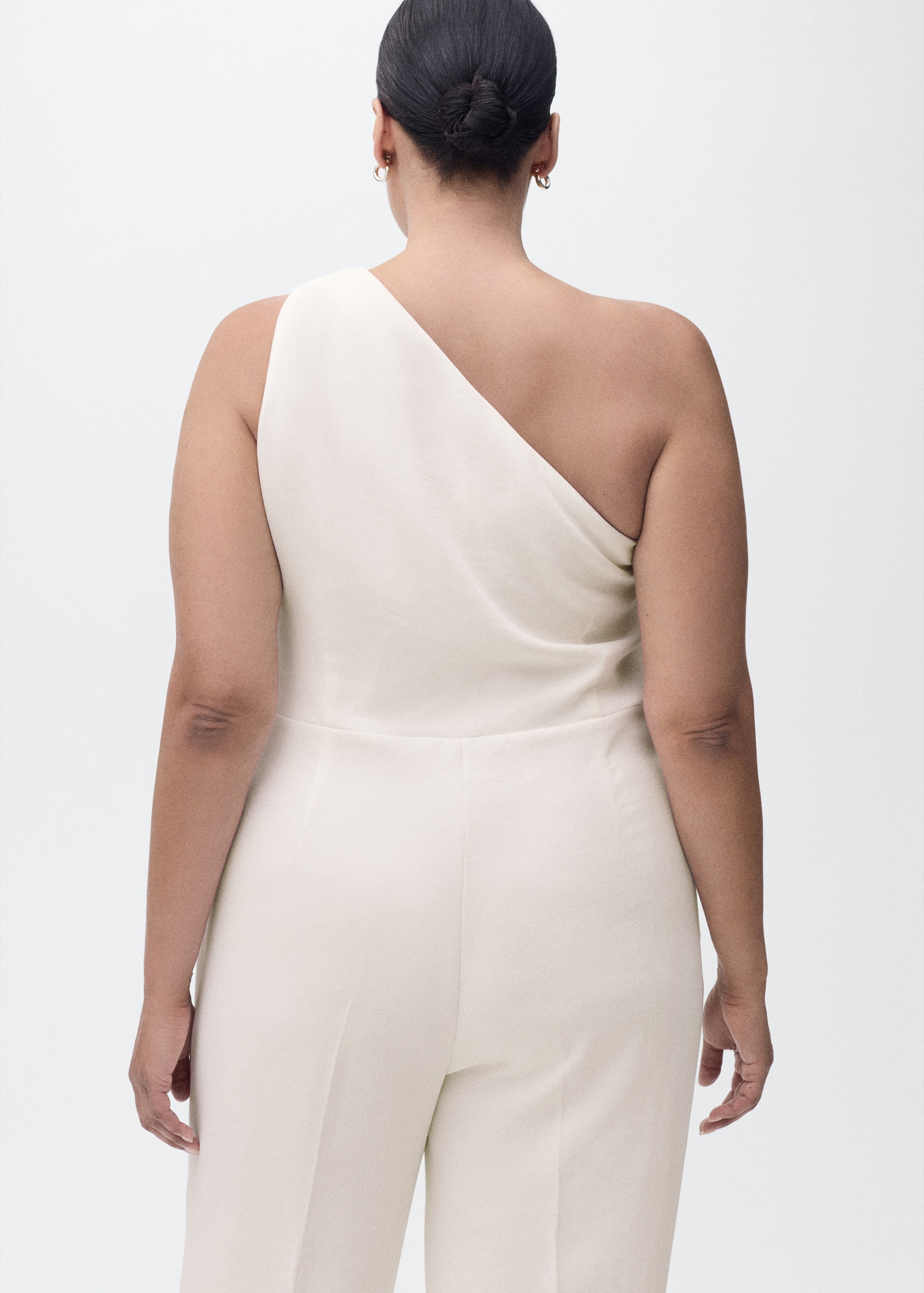 Long jumpsuit with asymmetrical neck - Details of the article 4