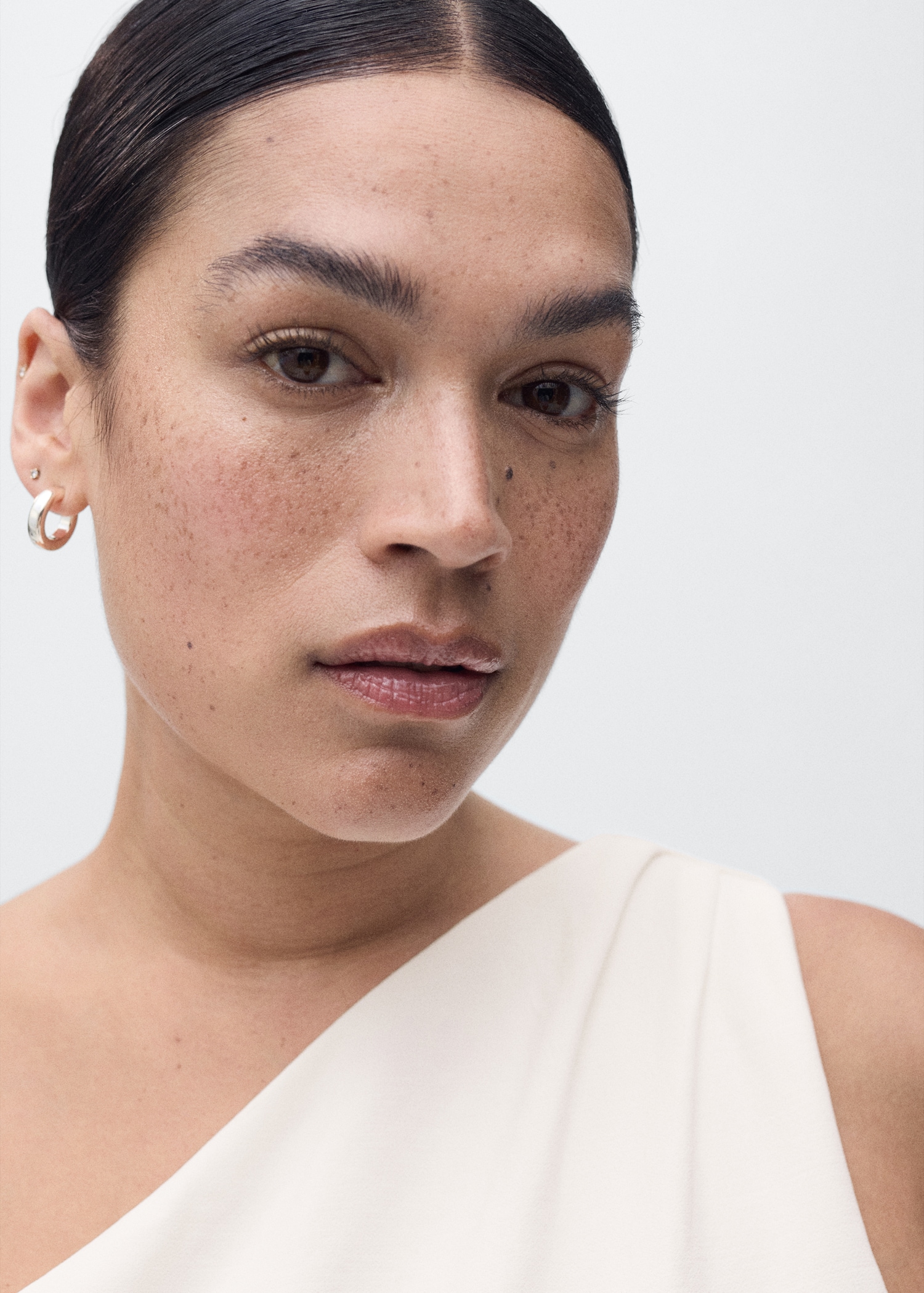 Long jumpsuit with asymmetrical neck - Details of the article 5