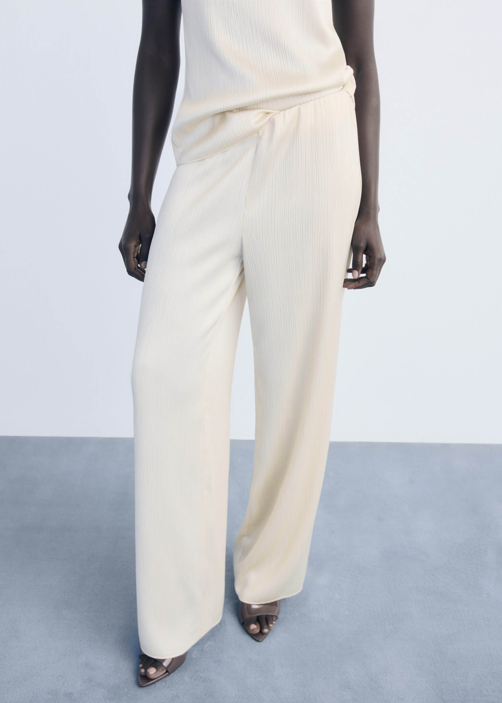 Pleated trousers with elastic waist - Medium plane
