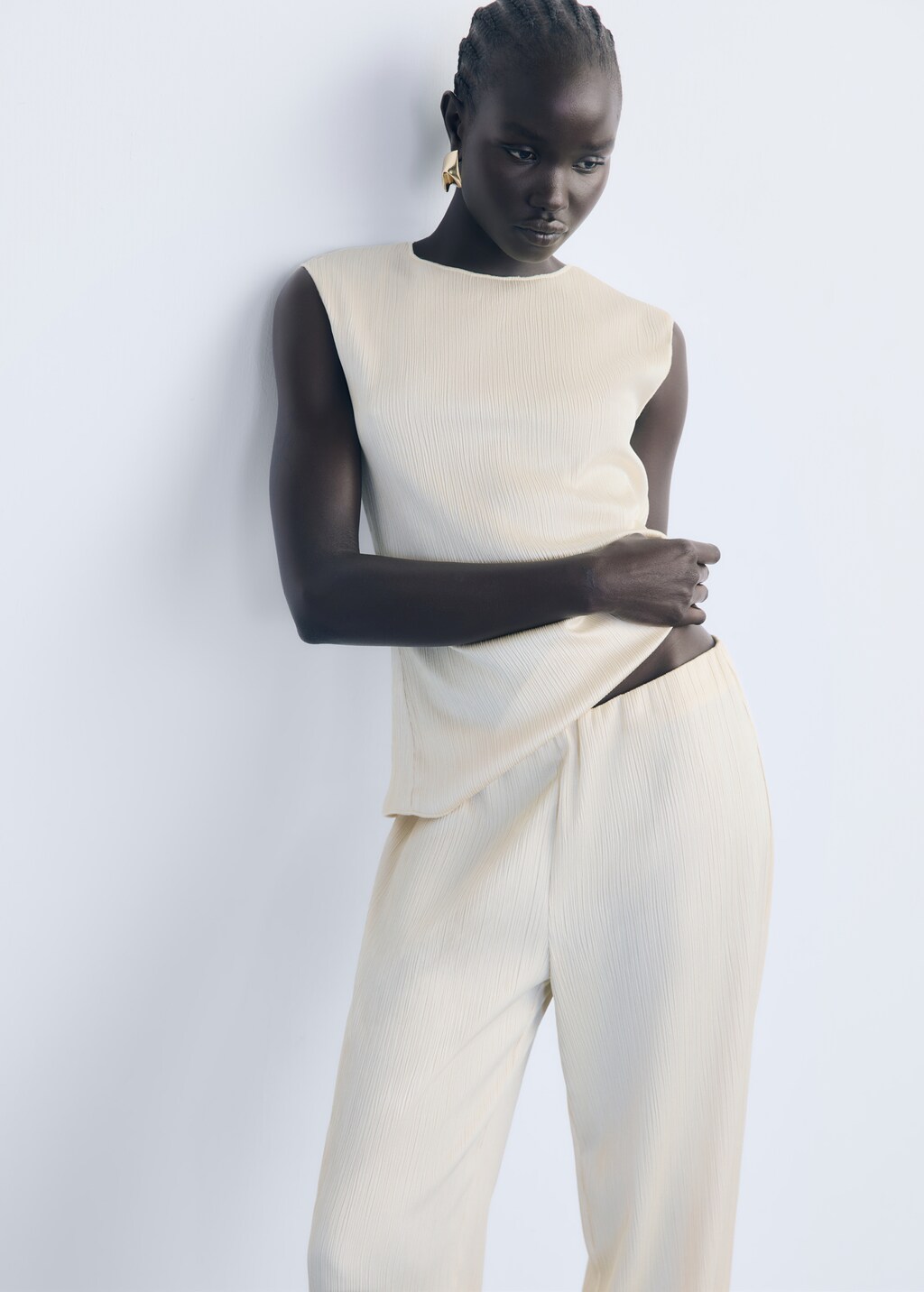 Pleated pants with elastic waist