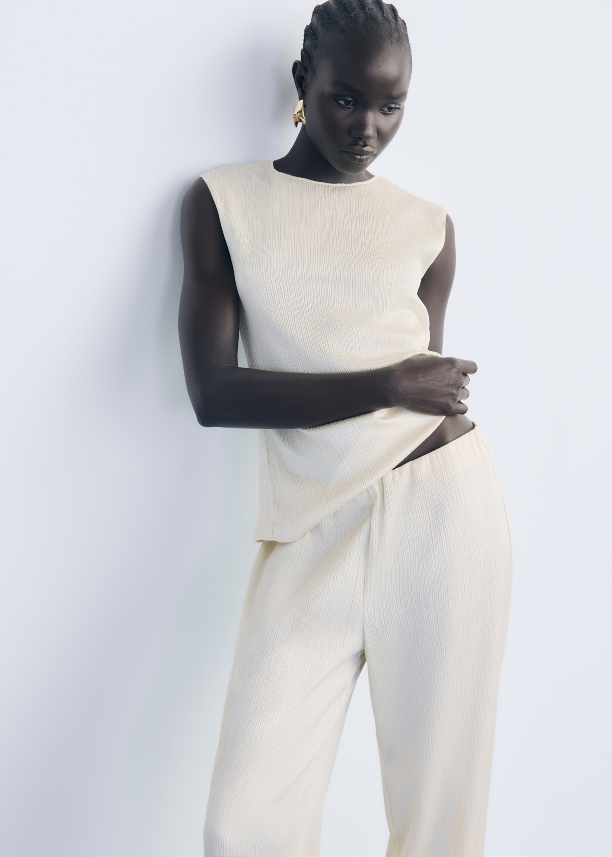 Pleated trousers with elastic waist - Details of the article 1