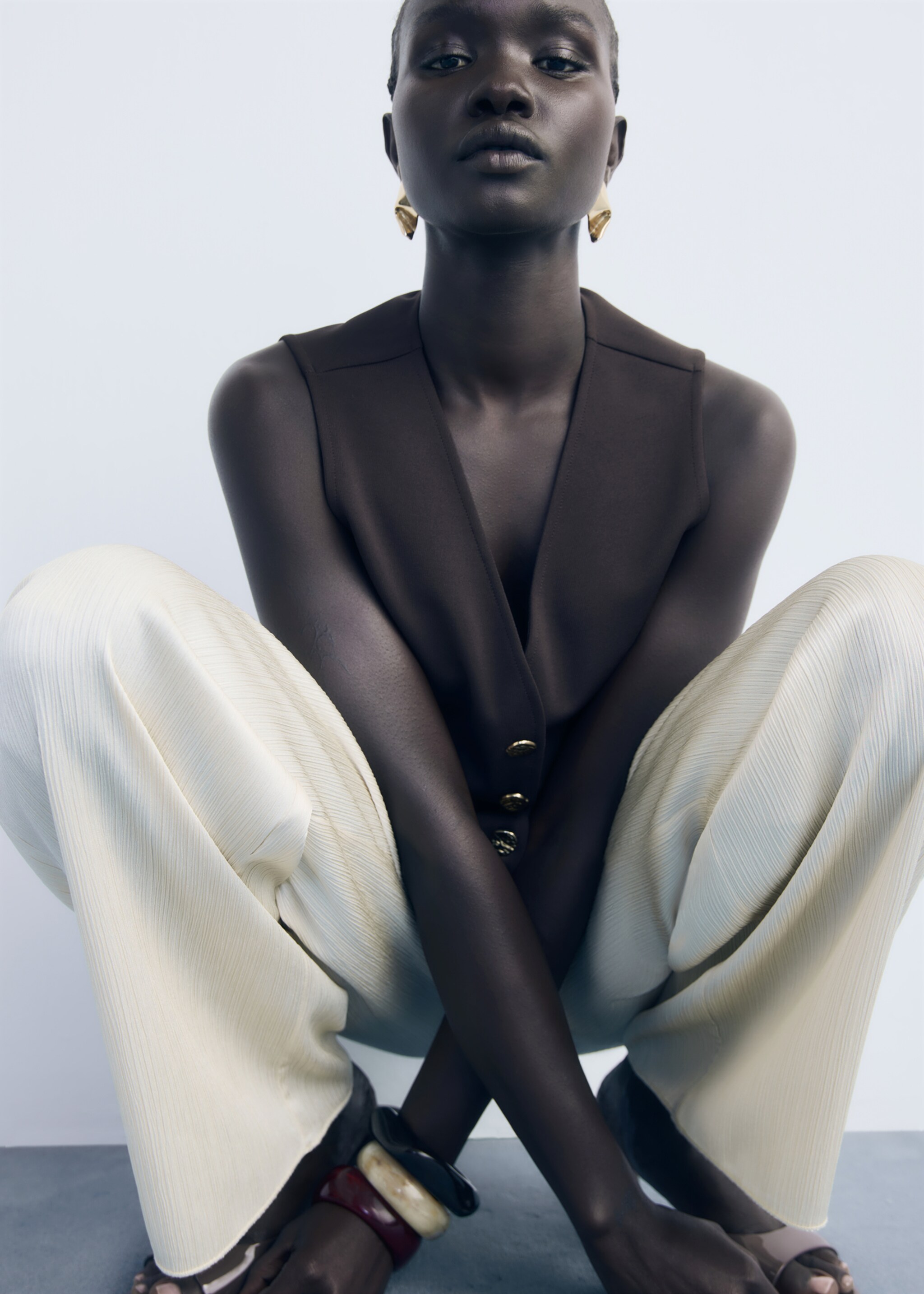 Pleated trousers with elastic waist - Details of the article 2