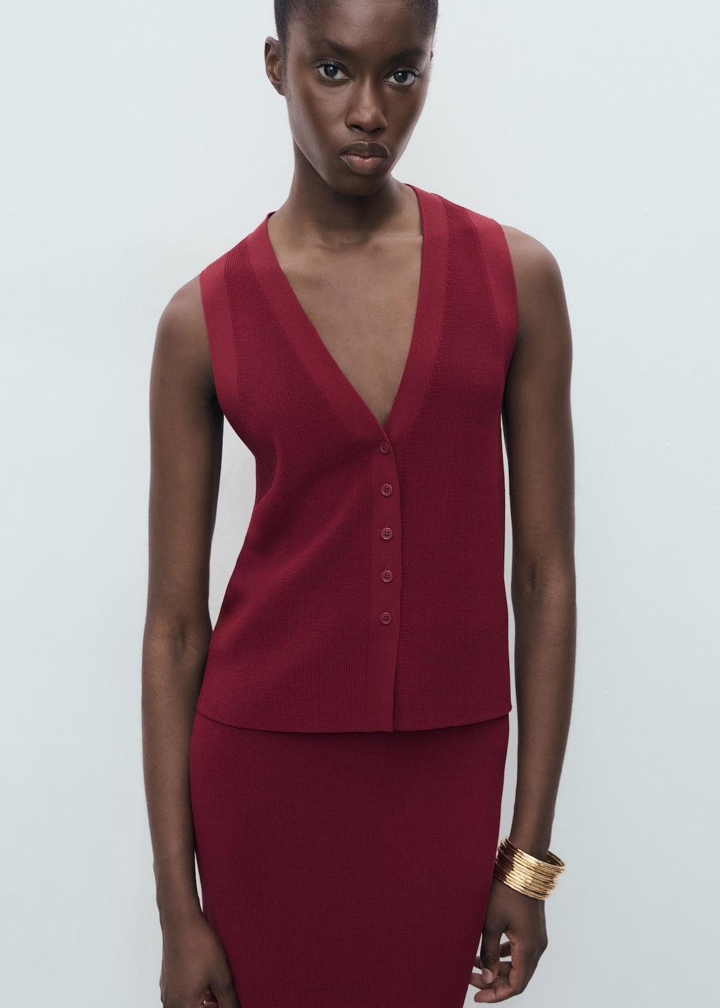 Fine-knit vest