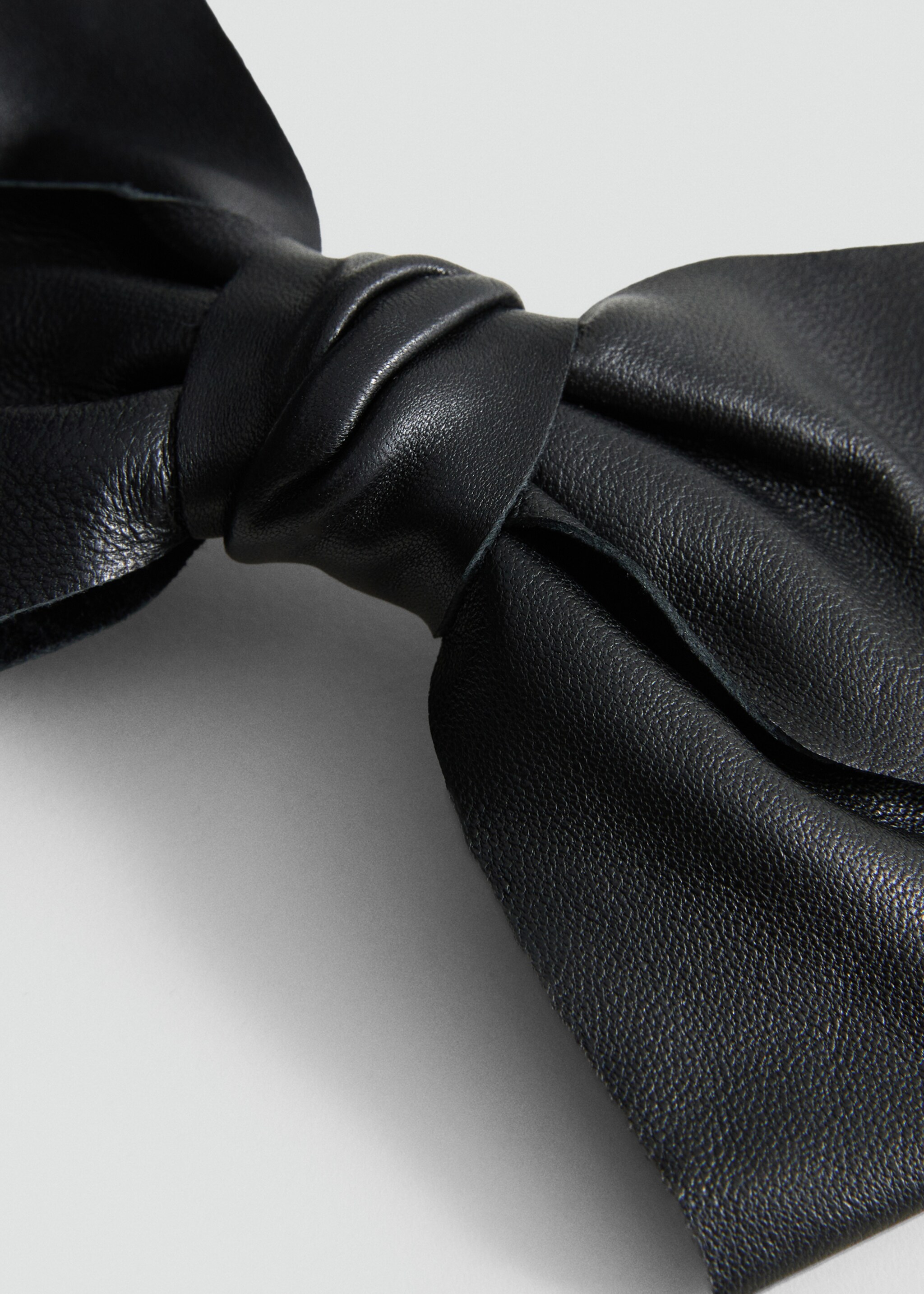 Leather bow hair clip - Medium plane