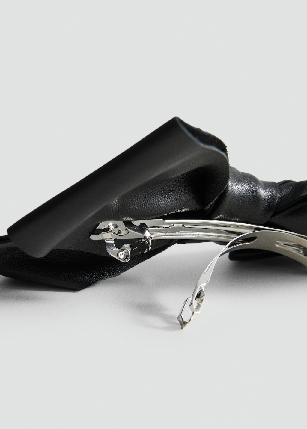 Leather bow hair clip