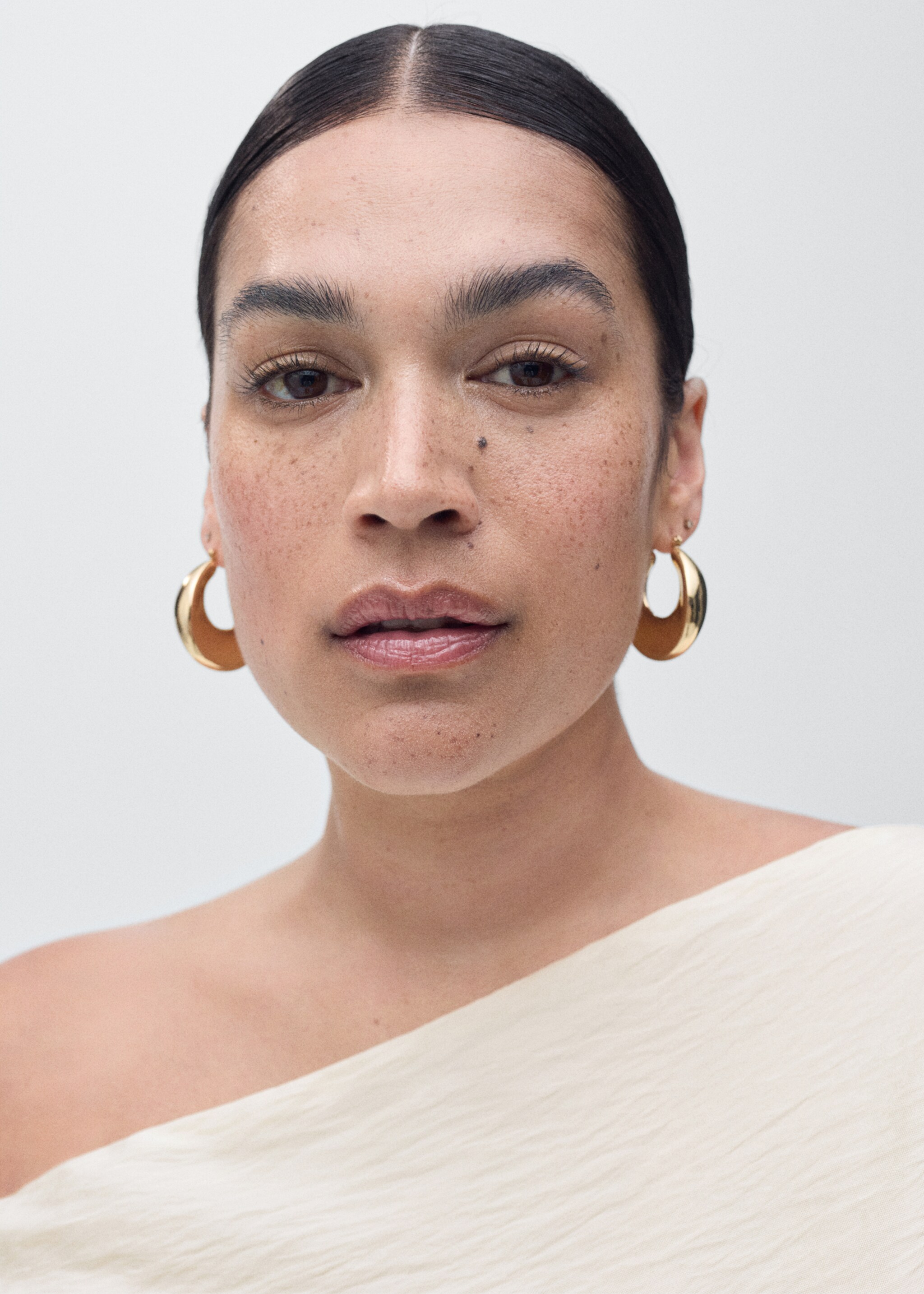 Modal blouse with an asymmetric collar - Details of the article 4, White. Ref: 17064100-00.
