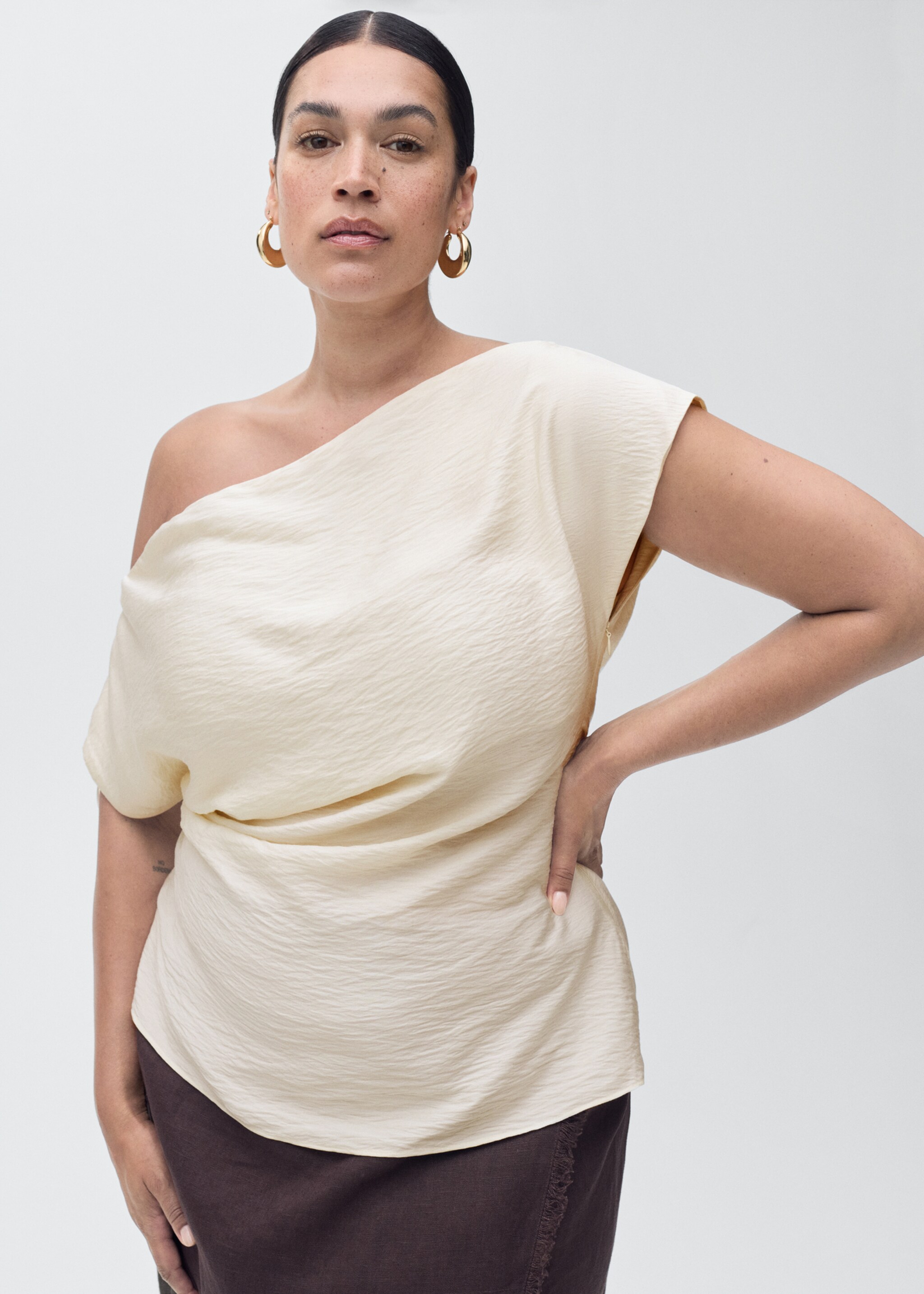 Modal blouse with an asymmetric collar - Details of the article 5, White. Ref: 17064100-00.