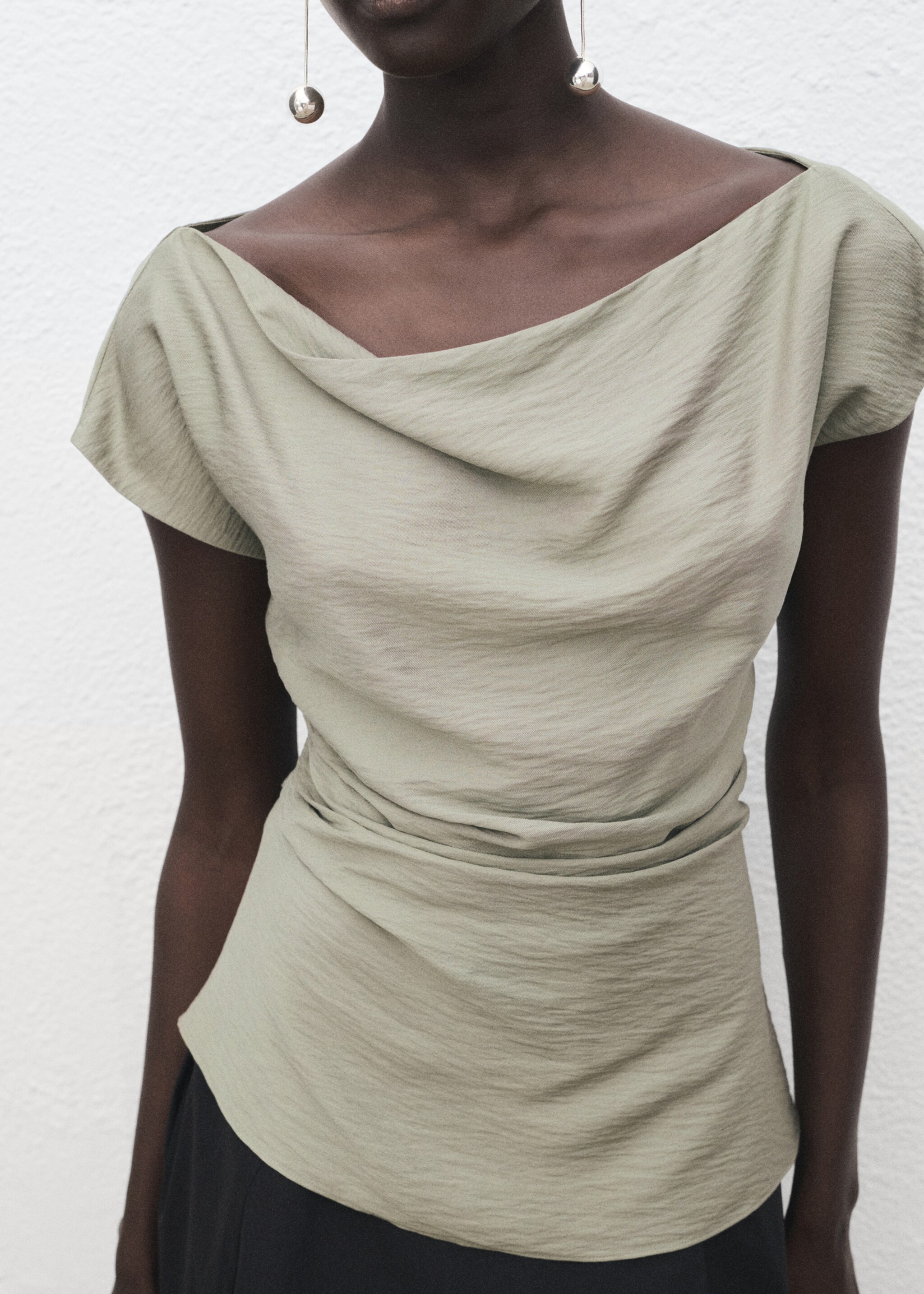 Modal blouse with an asymmetric collar - Details of the article 6, Aqua Green. Ref: 17064100-00.