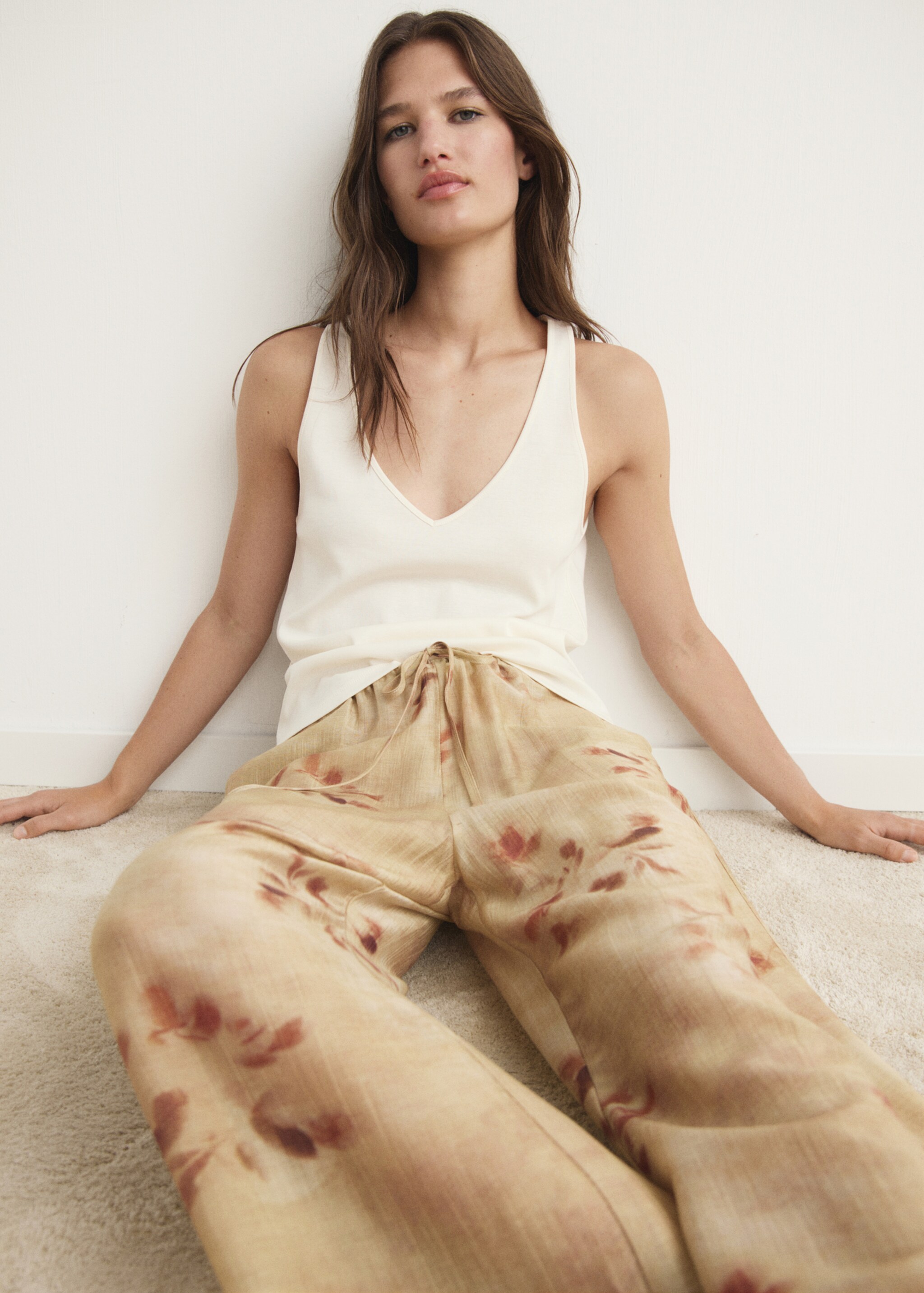 Leaf-print trousers - Details of the article 2, Sand. Ref: 17064103-00.