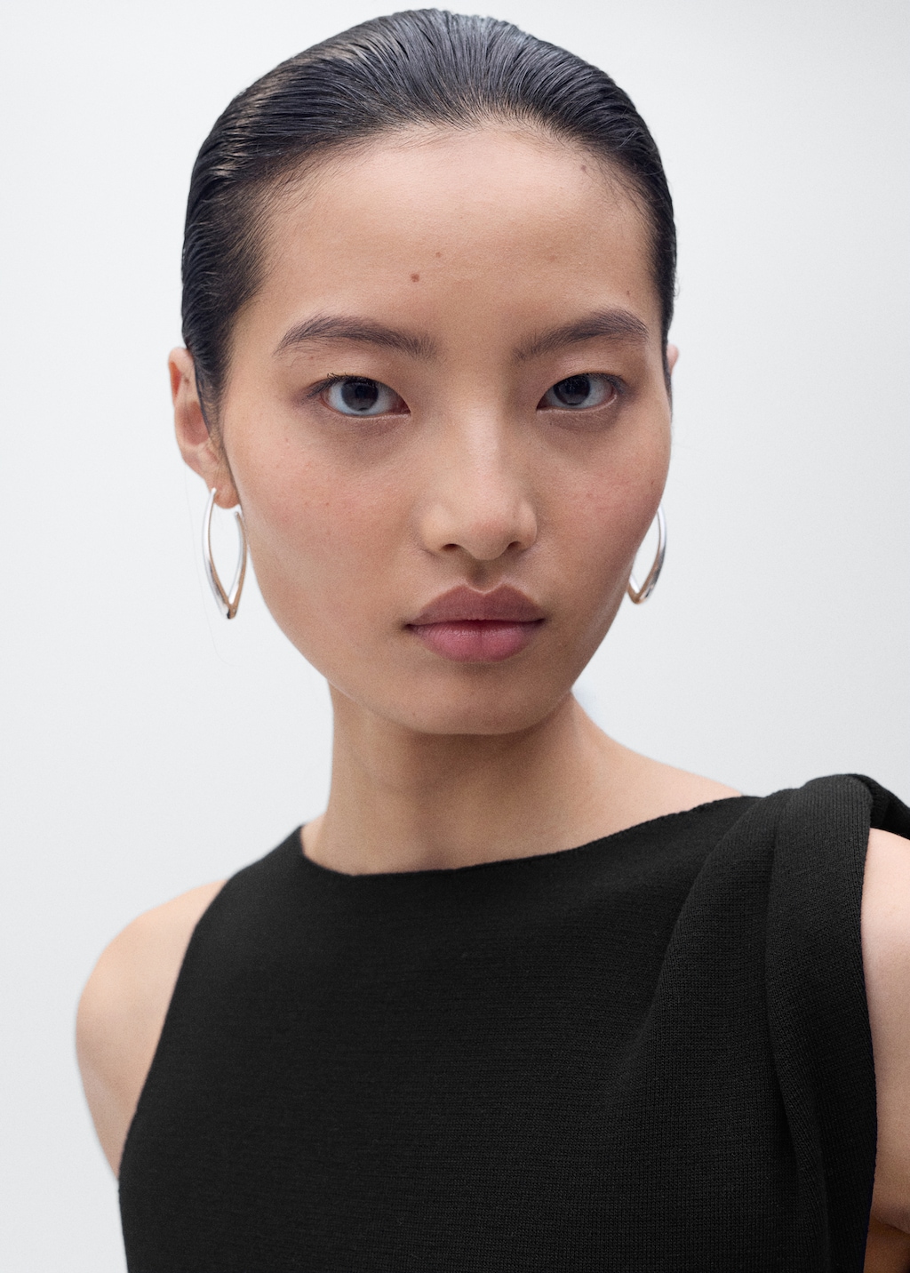 Asymmetrical knitted dress with strap