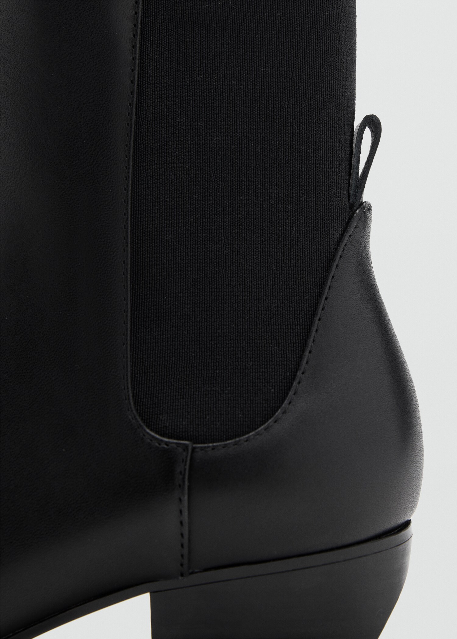 Leather heeled boots - Details of the article 1