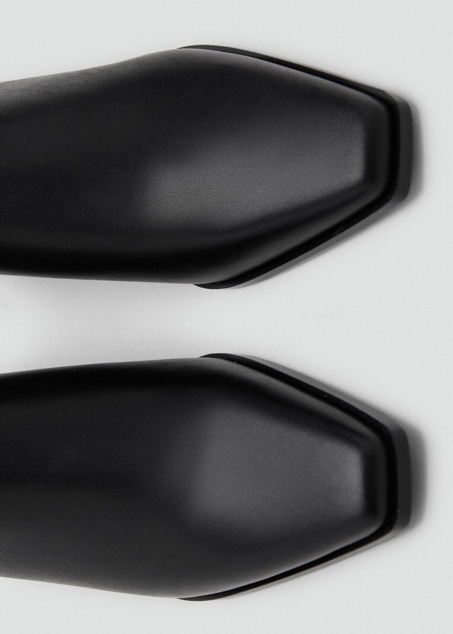 Leather heeled boots - Details of the article 2