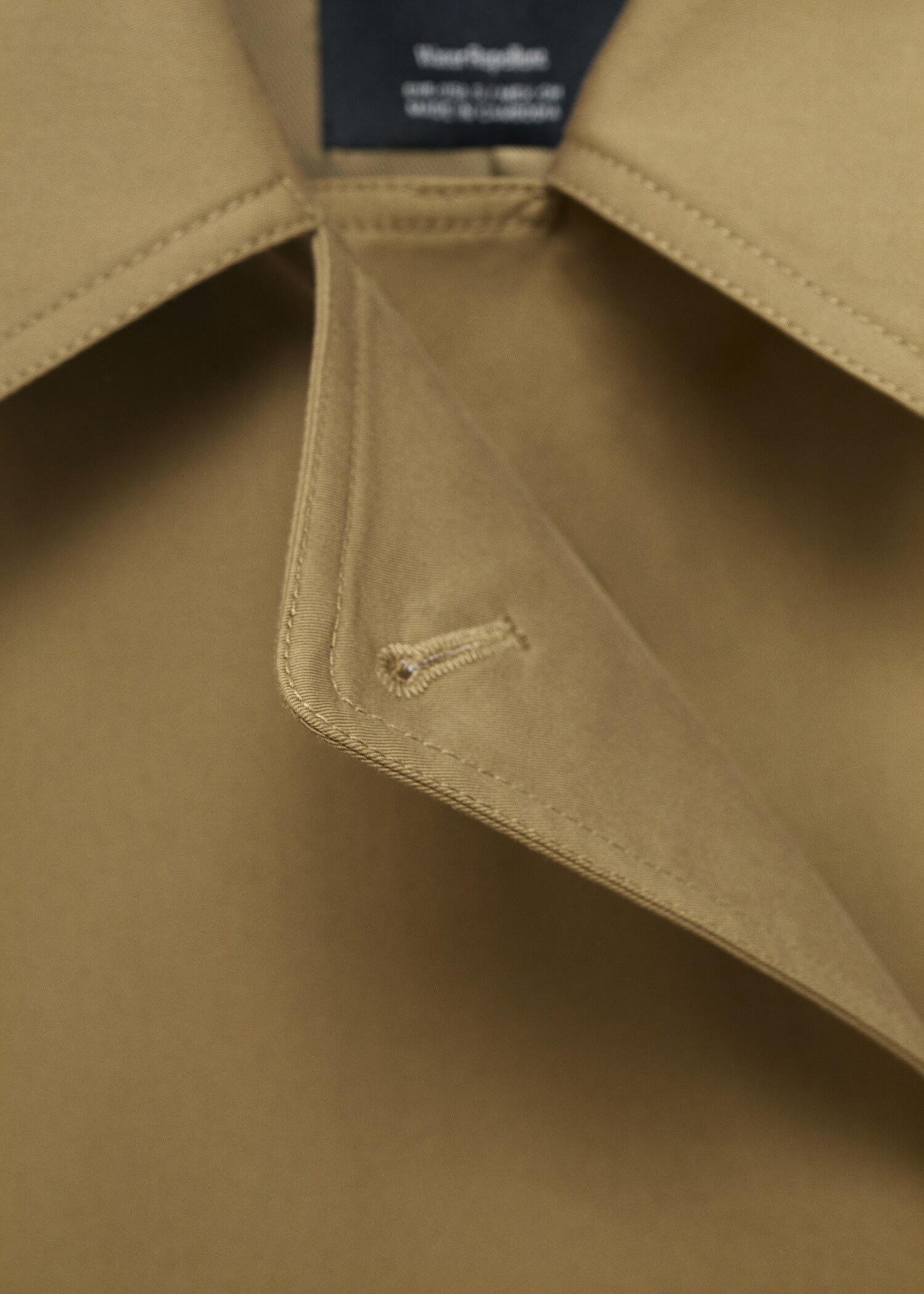 Long double-breasted trench coat - Details of the article 8