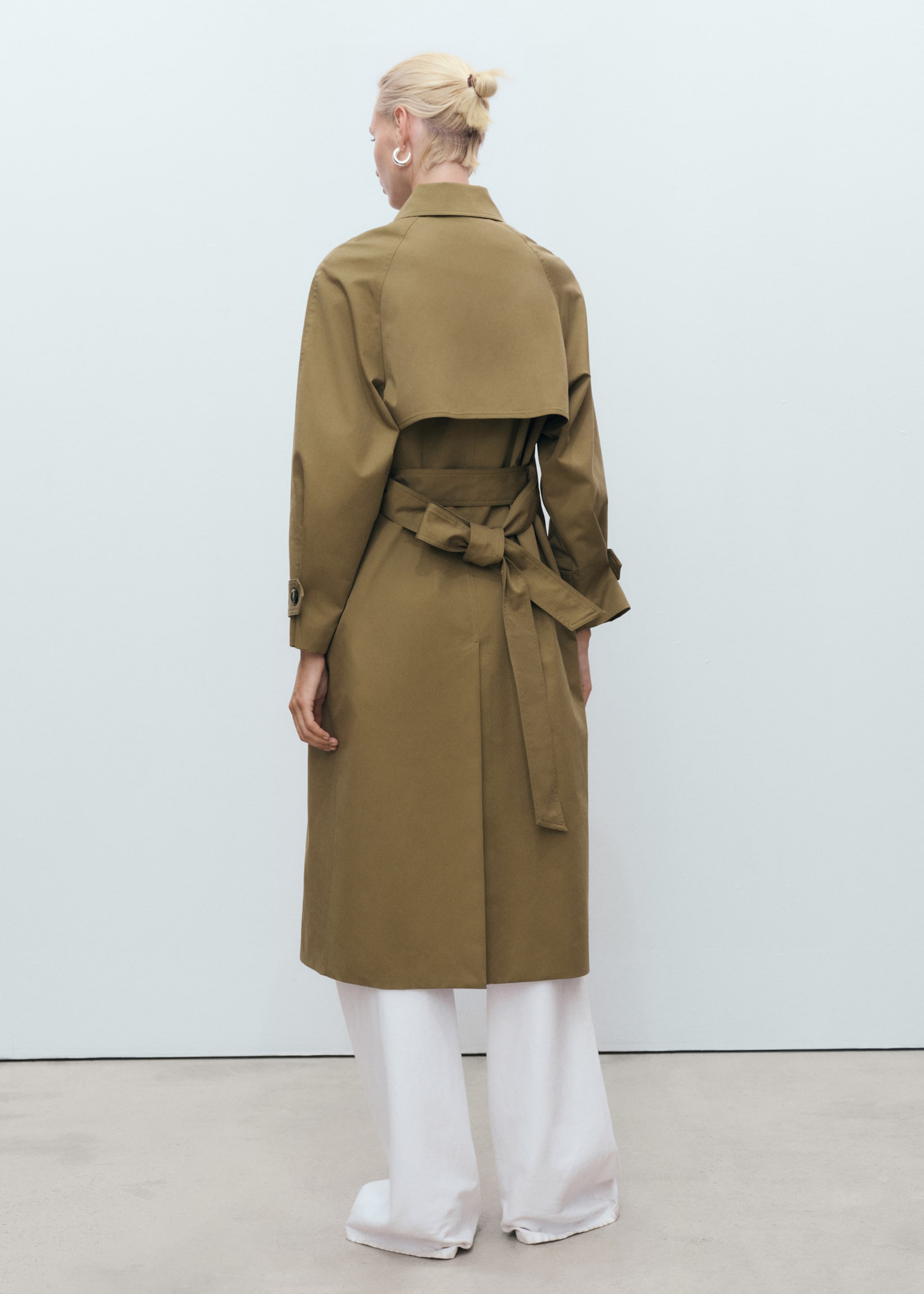 Long double-breasted trench coat - Reverse of the article