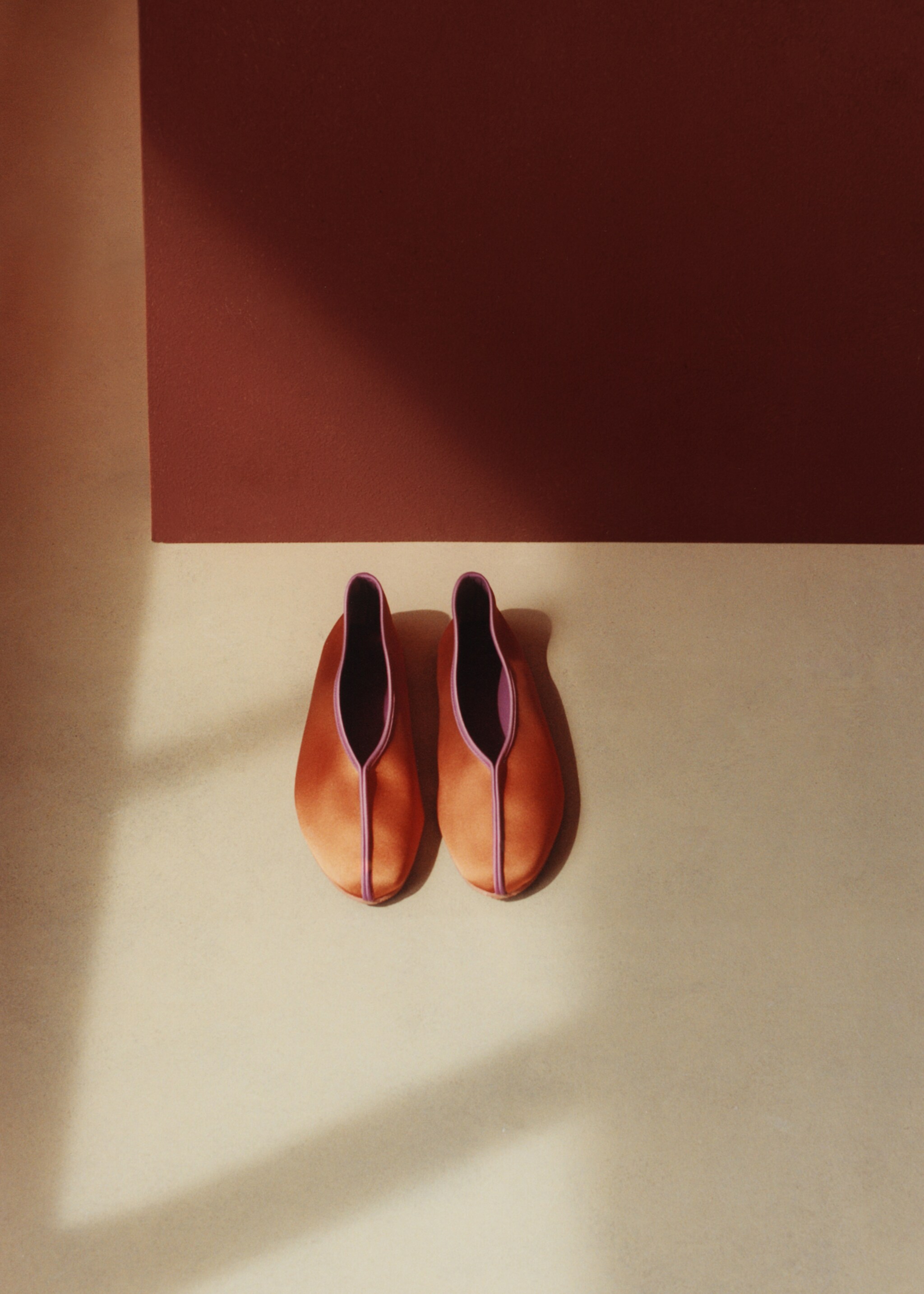 Satin ballet flats with contrast piping - Details of the article 6, Burnt Orange. Ref: 17064119-00.