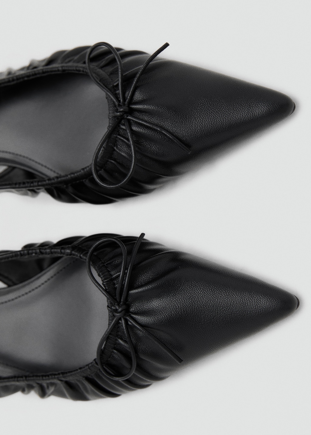 High-heel shoes with ruched bow