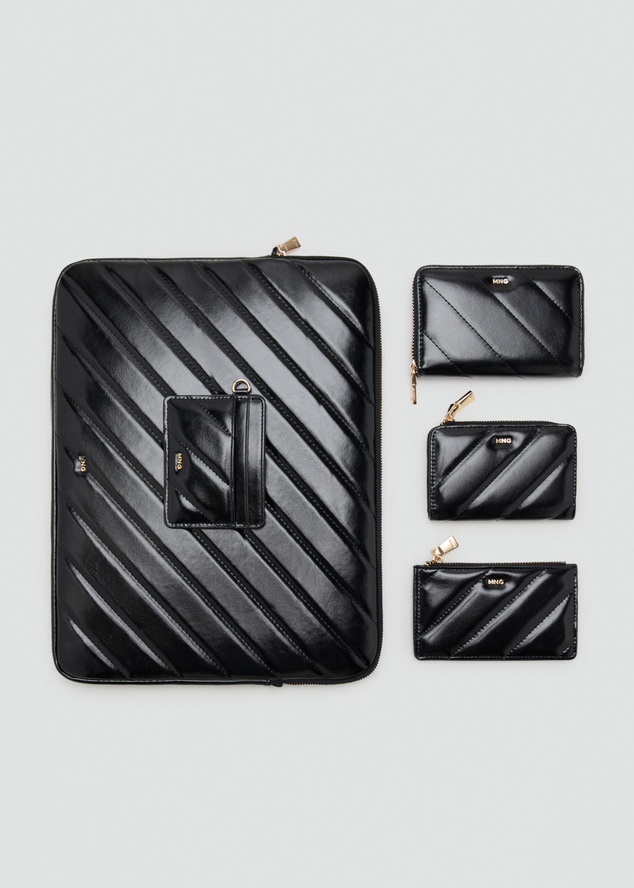 Patent leather card holder - Details of the article 2, Black. Ref: 17064125-00.