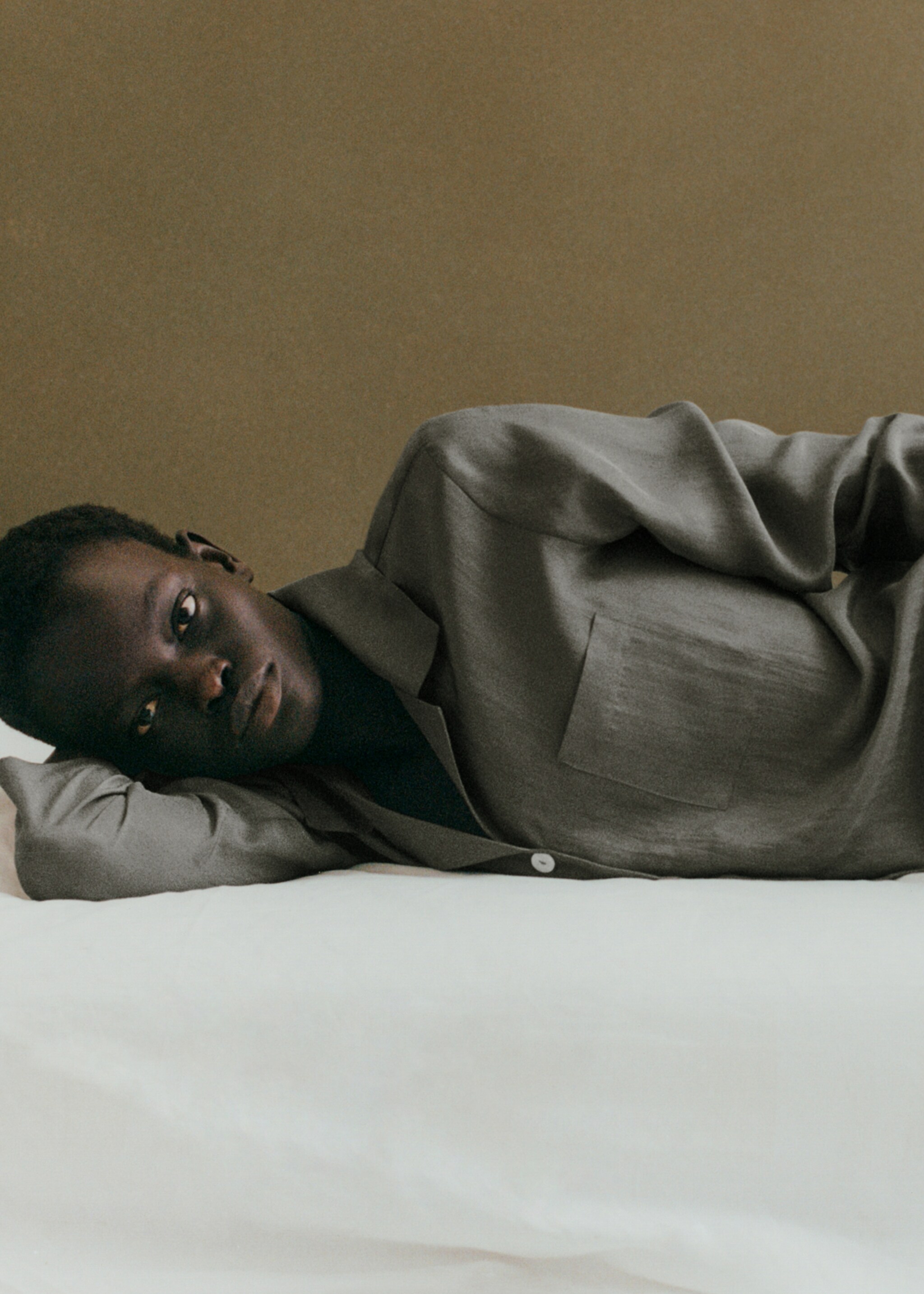 Silk long shirt - Details of the article 6, Forest Green. Ref: 17064126-00.
