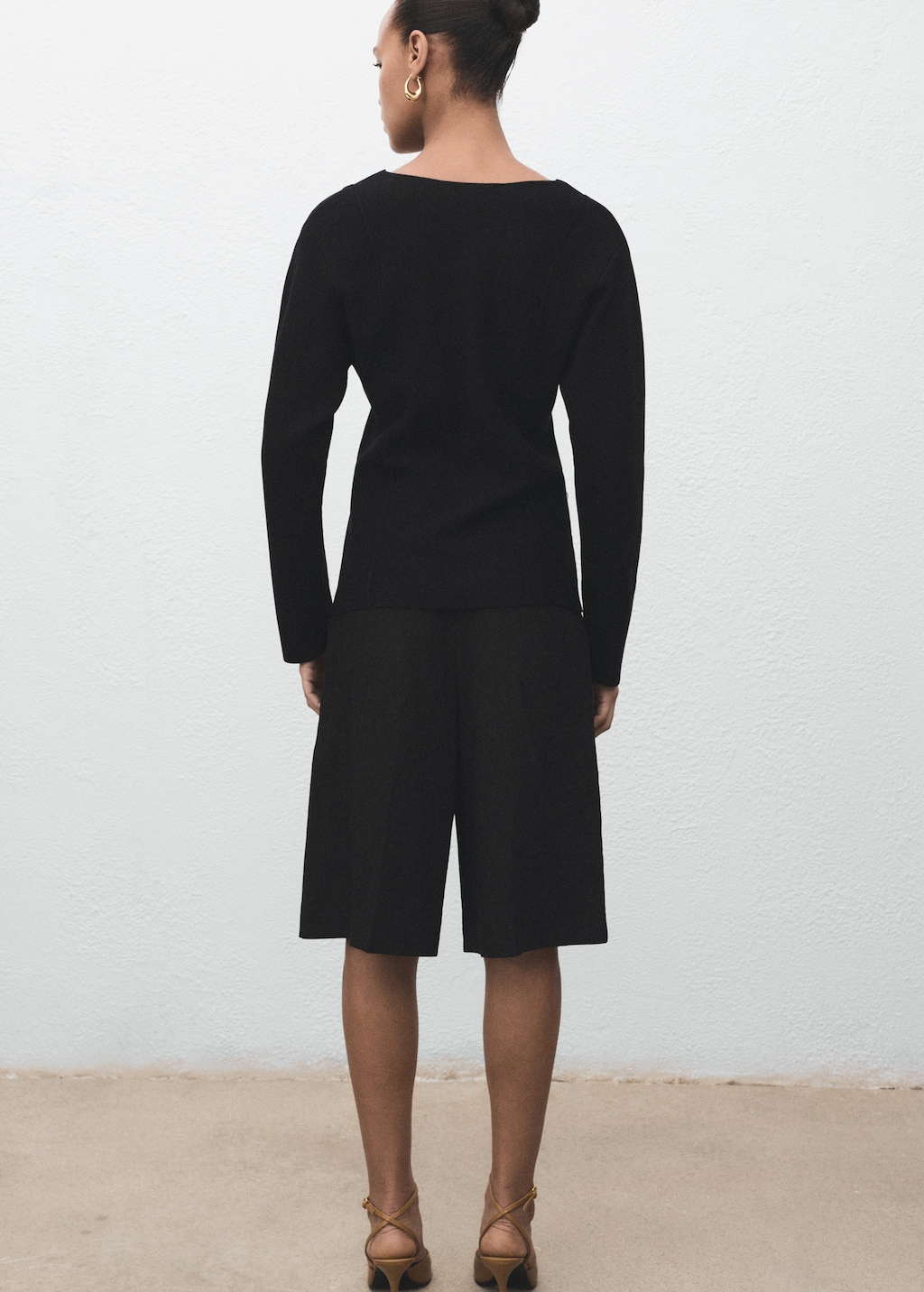 Knitted jacket with jewel buttons