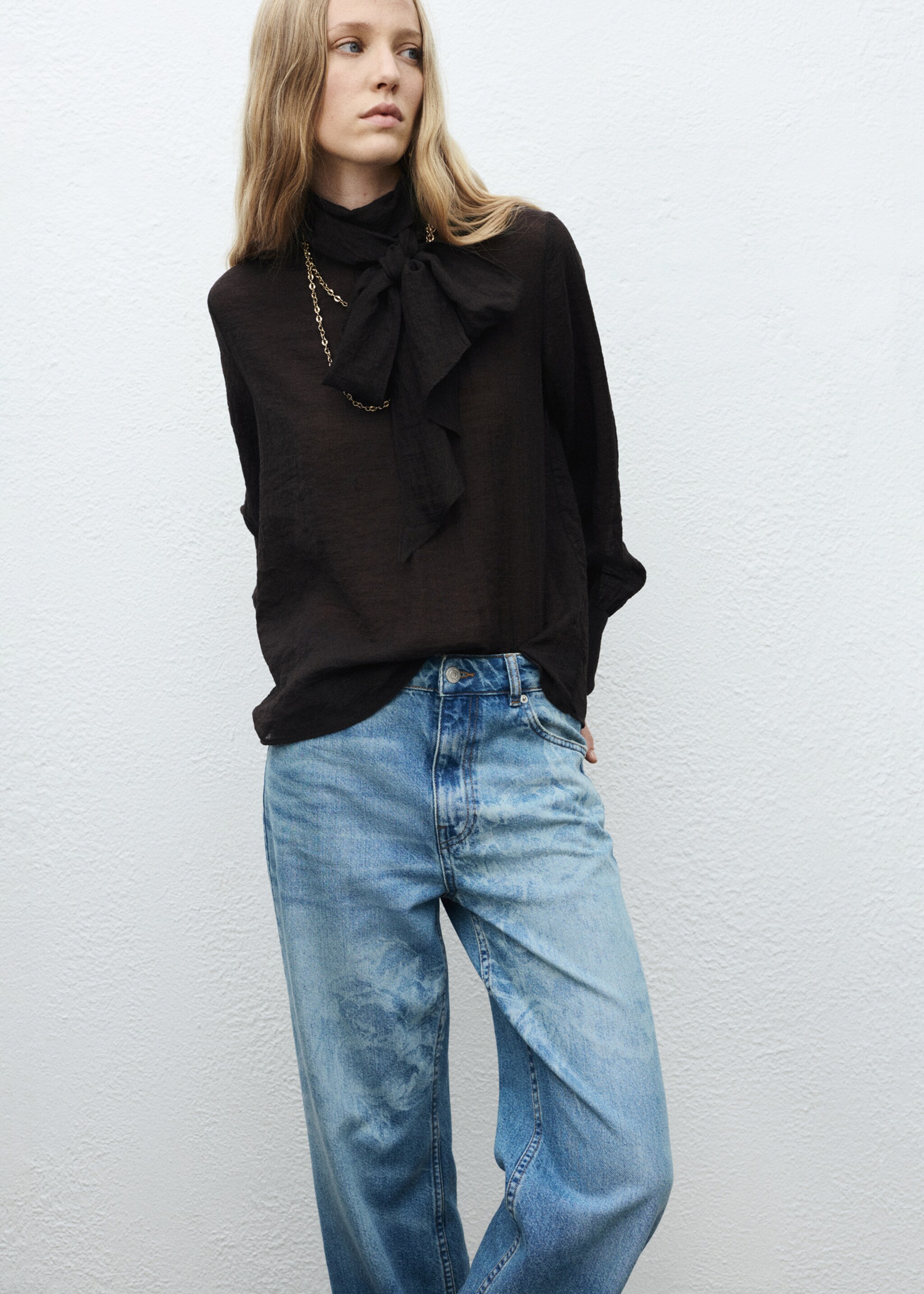 Straight-leg jeans with floral pattern - Details of the article 1, Medium Blue. Ref: 17064140-00.