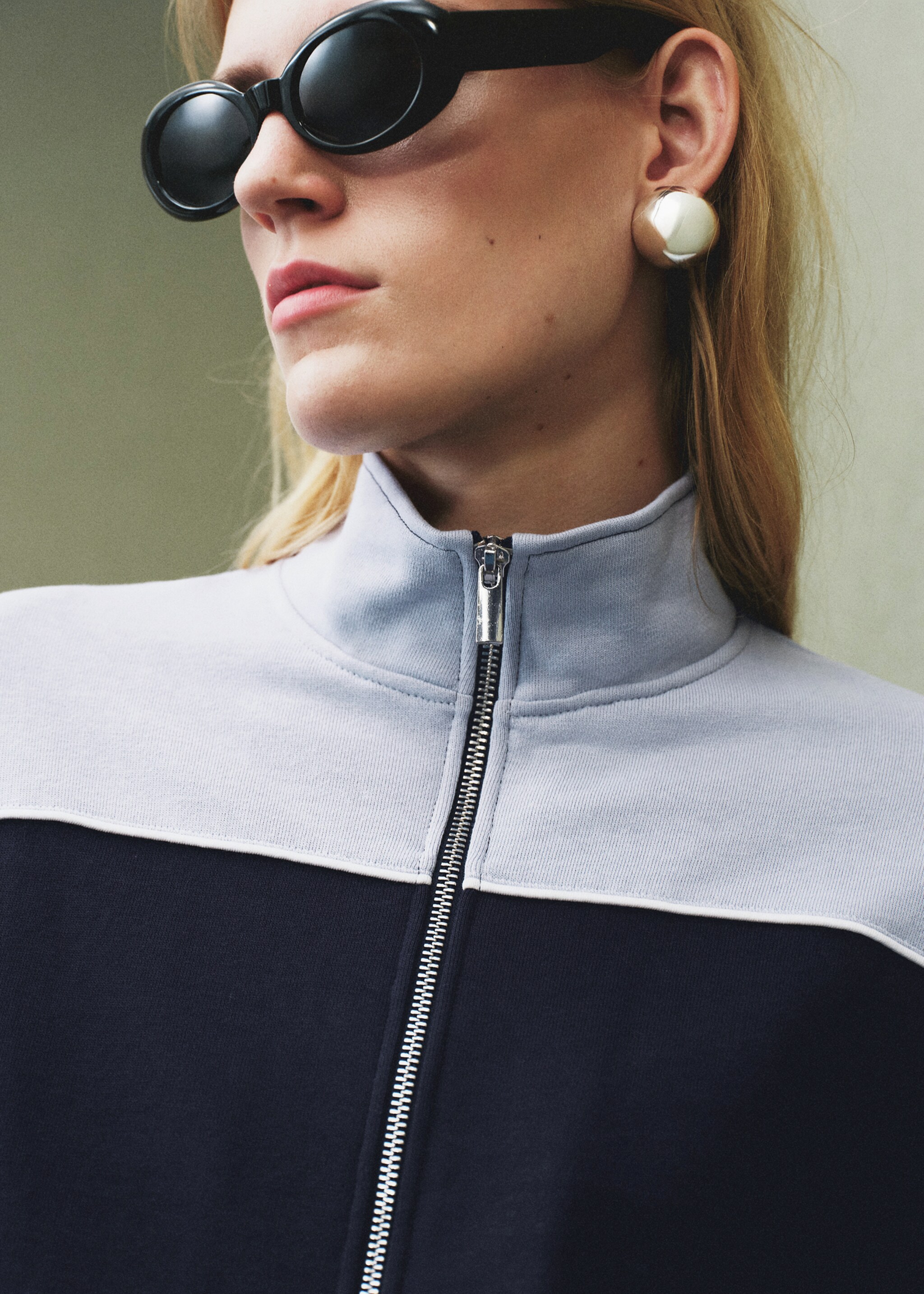 Two-tone fitted jacket - Details of the article 2, Blue. Ref: 17064141-00.