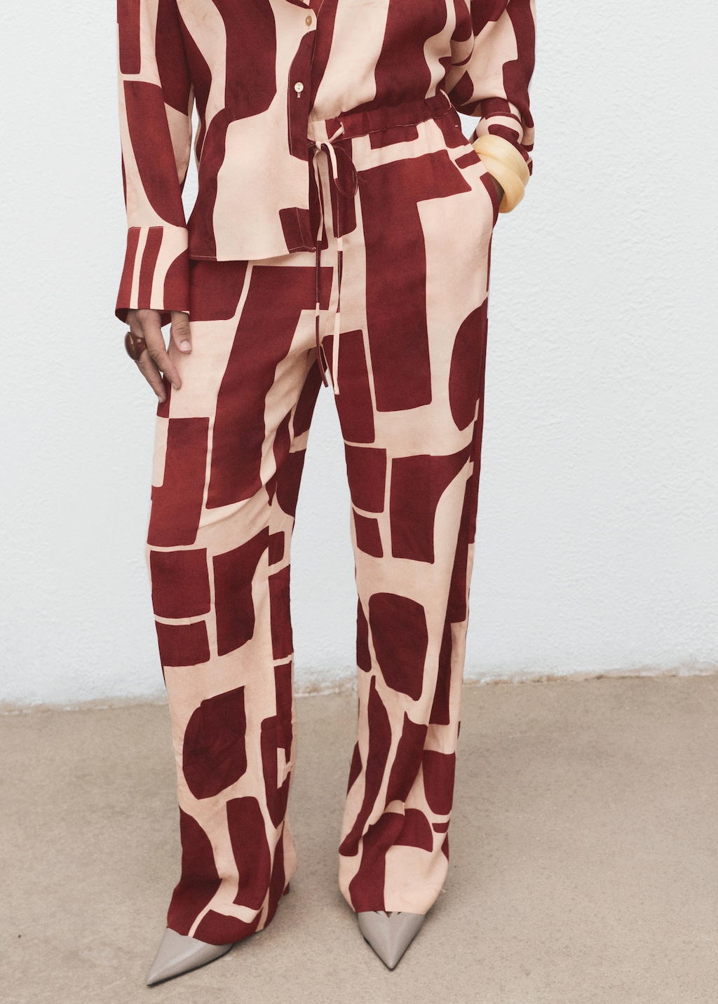 Fluid pants with geometric pattern