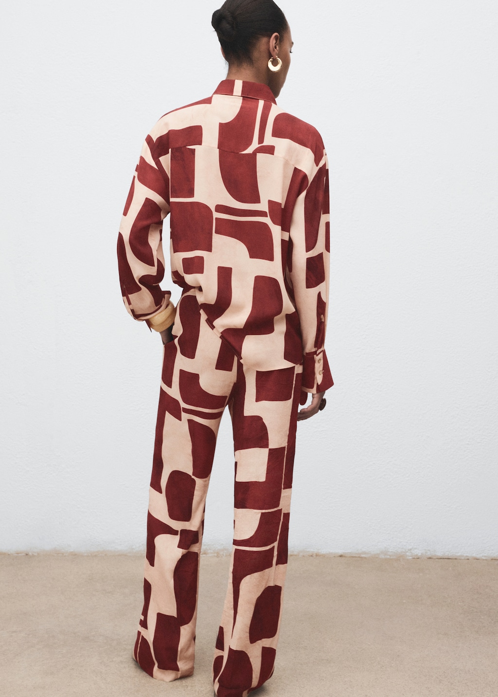 Fluid pants with geometric pattern