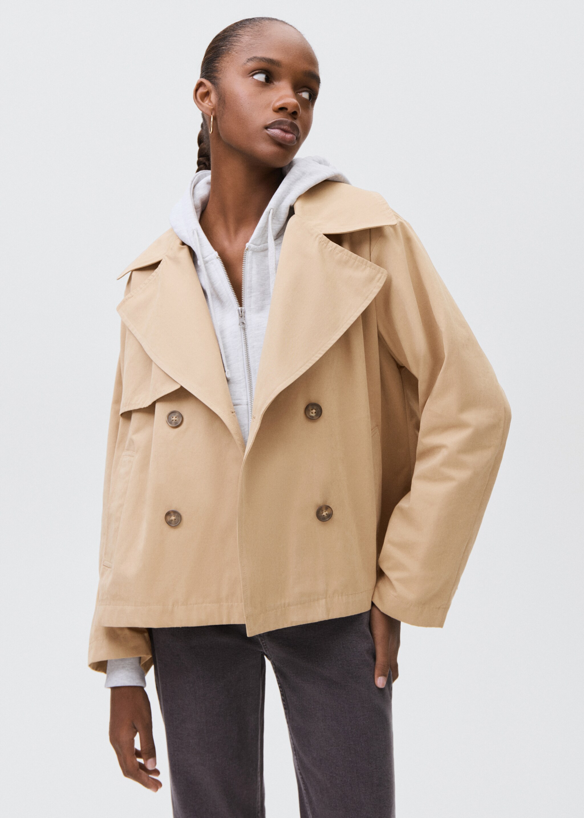 Trench curt creuat - Pla mig, Beige. Ref: 17064405-00.